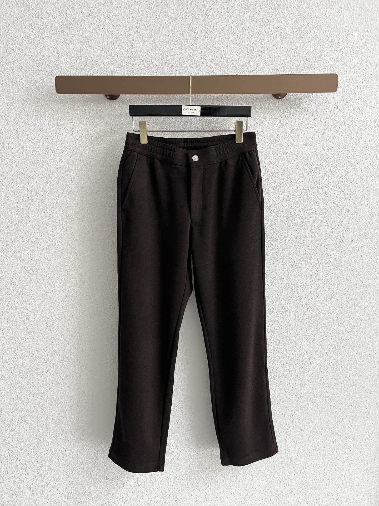 Zz杰尼*亚🔥秋冬新款男士直筒运动裤，羊绒羊毛混纺面料、三标齐、松紧腰抽绳、两侧拉链口袋设计，合体的裁剪