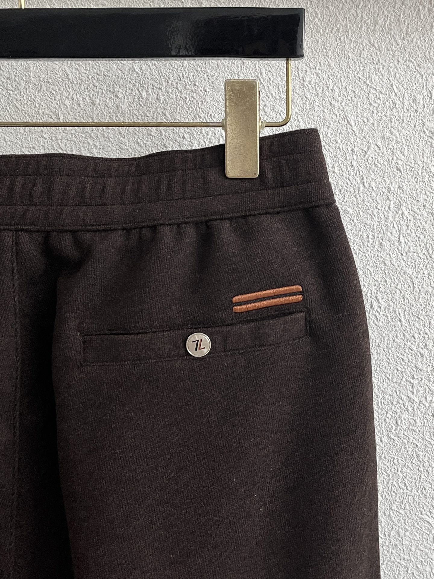 Zz杰尼*亚🔥秋冬新款男士直筒运动裤，羊绒羊毛混纺面料、三标齐、松紧腰抽绳、两侧拉链口袋设计，合体的裁剪