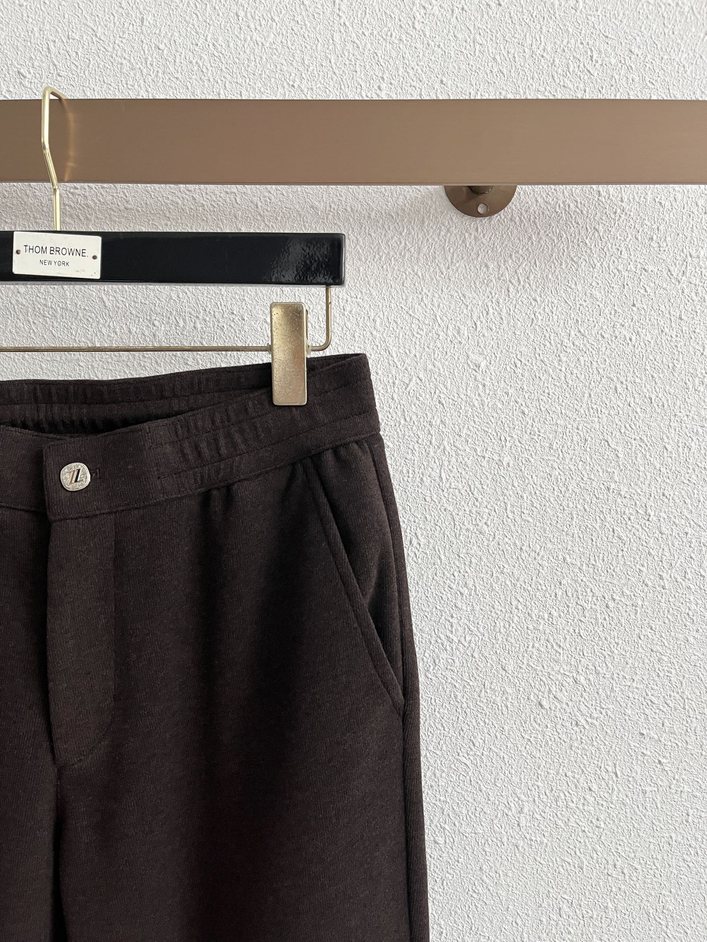 Zz杰尼*亚🔥秋冬新款男士直筒运动裤，羊绒羊毛混纺面料、三标齐、松紧腰抽绳、两侧拉链口袋设计，合体的裁剪