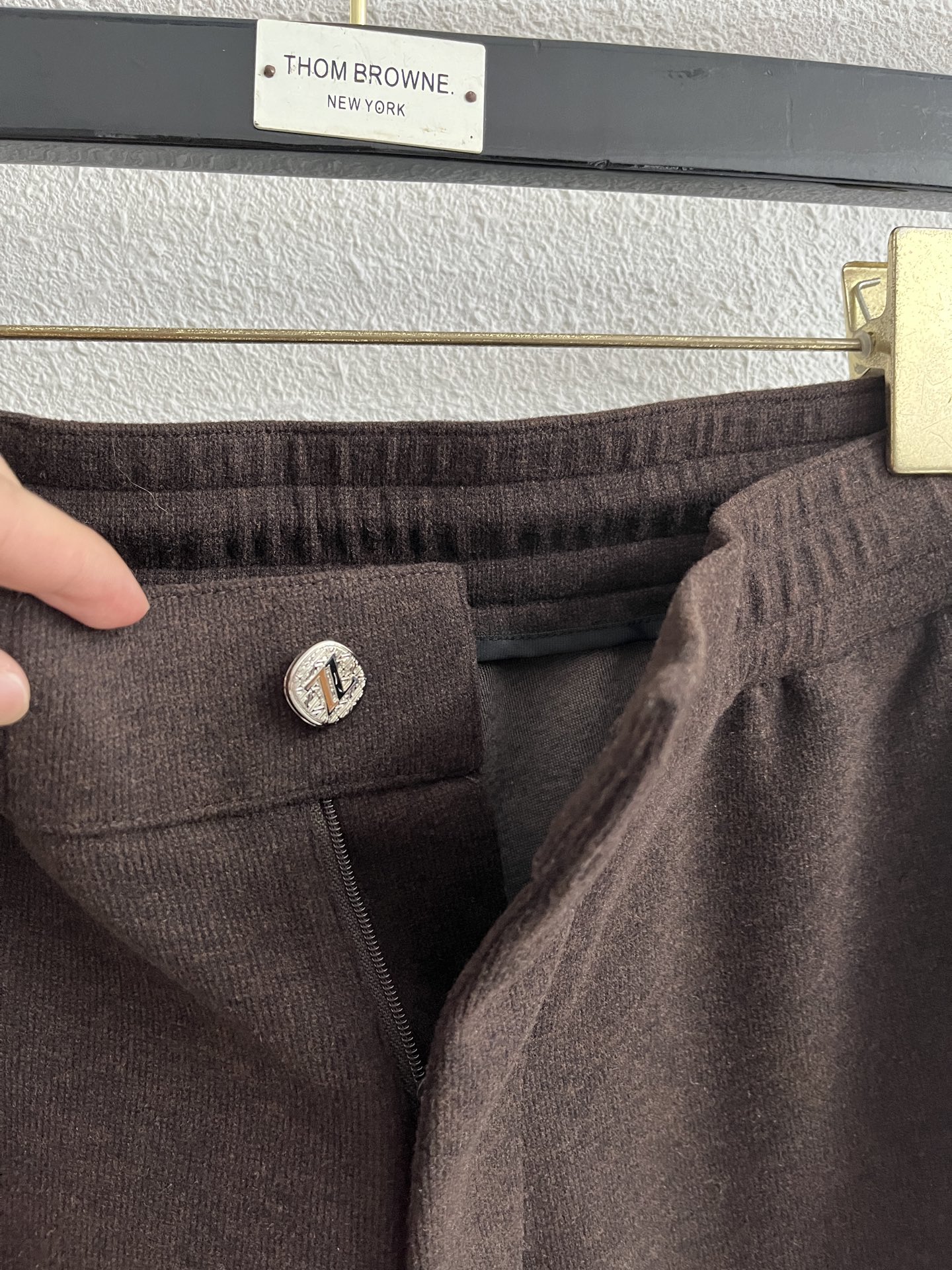 Zz杰尼*亚🔥秋冬新款男士直筒运动裤，羊绒羊毛混纺面料、三标齐、松紧腰抽绳、两侧拉链口袋设计，合体的裁剪