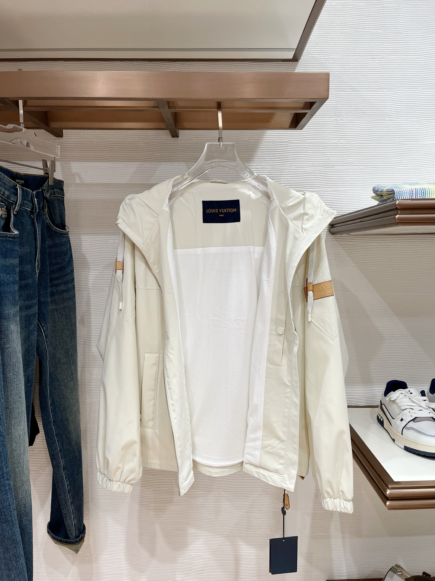 上新。lv官网同款，三标齐全！2025秋冬新款男士夹克外套，时尚休闲高端版本！专柜定制面料 透气舒适度高