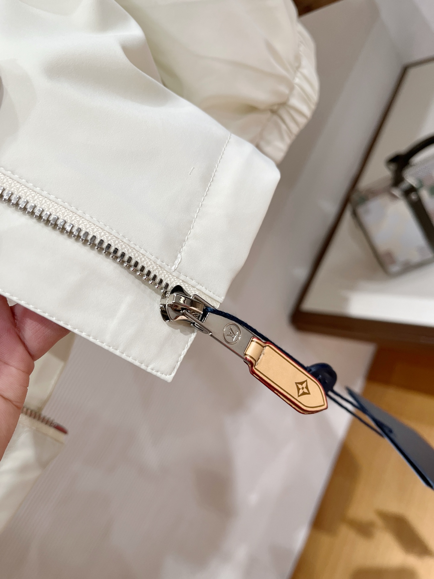 上新。lv官网同款，三标齐全！2025秋冬新款男士夹克外套，时尚休闲高端版本！专柜定制面料 透气舒适度高