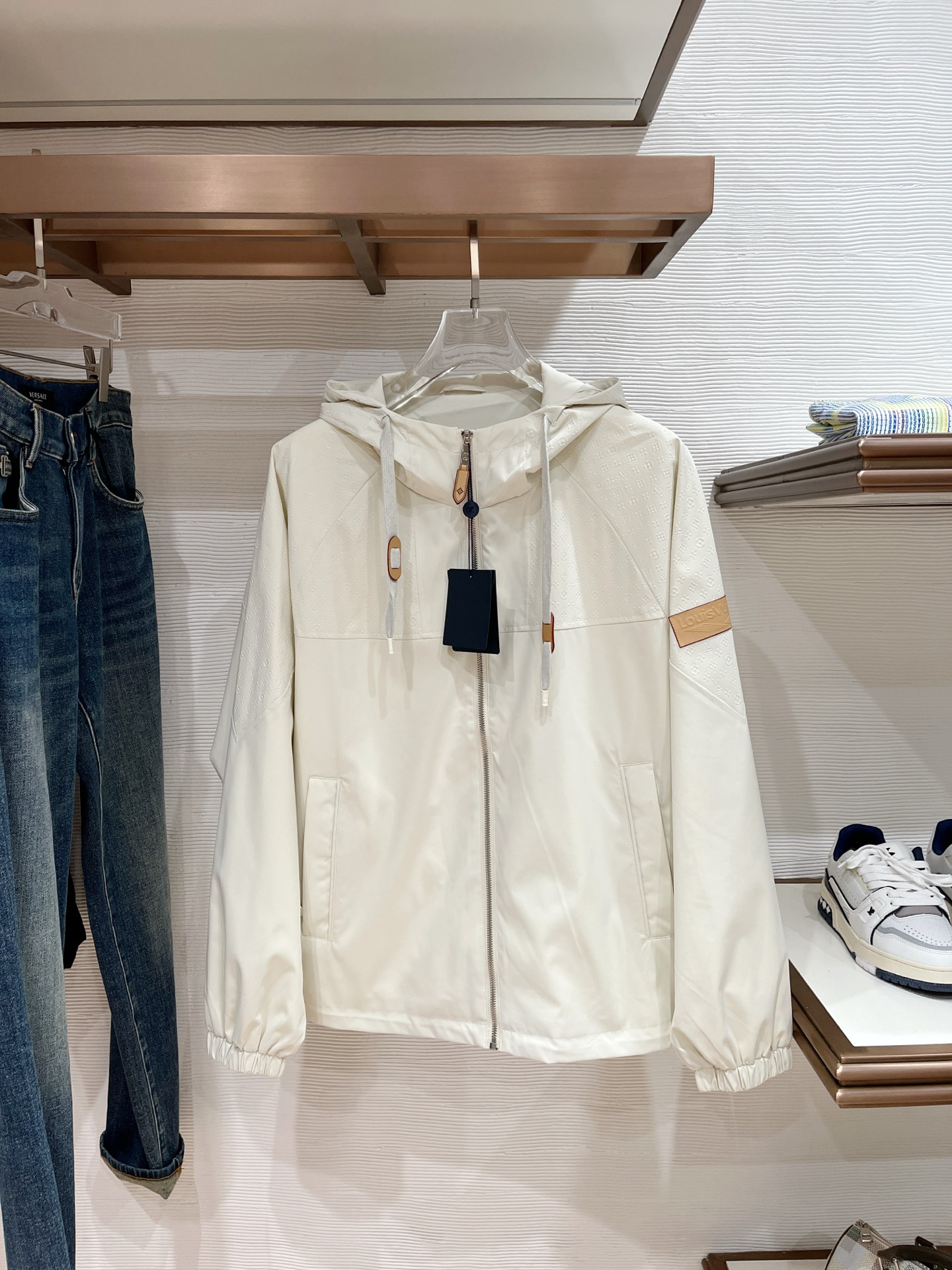 上新。lv官网同款，三标齐全！2025秋冬新款男士夹克外套，时尚休闲高端版本！专柜定制面料 透气舒适度高