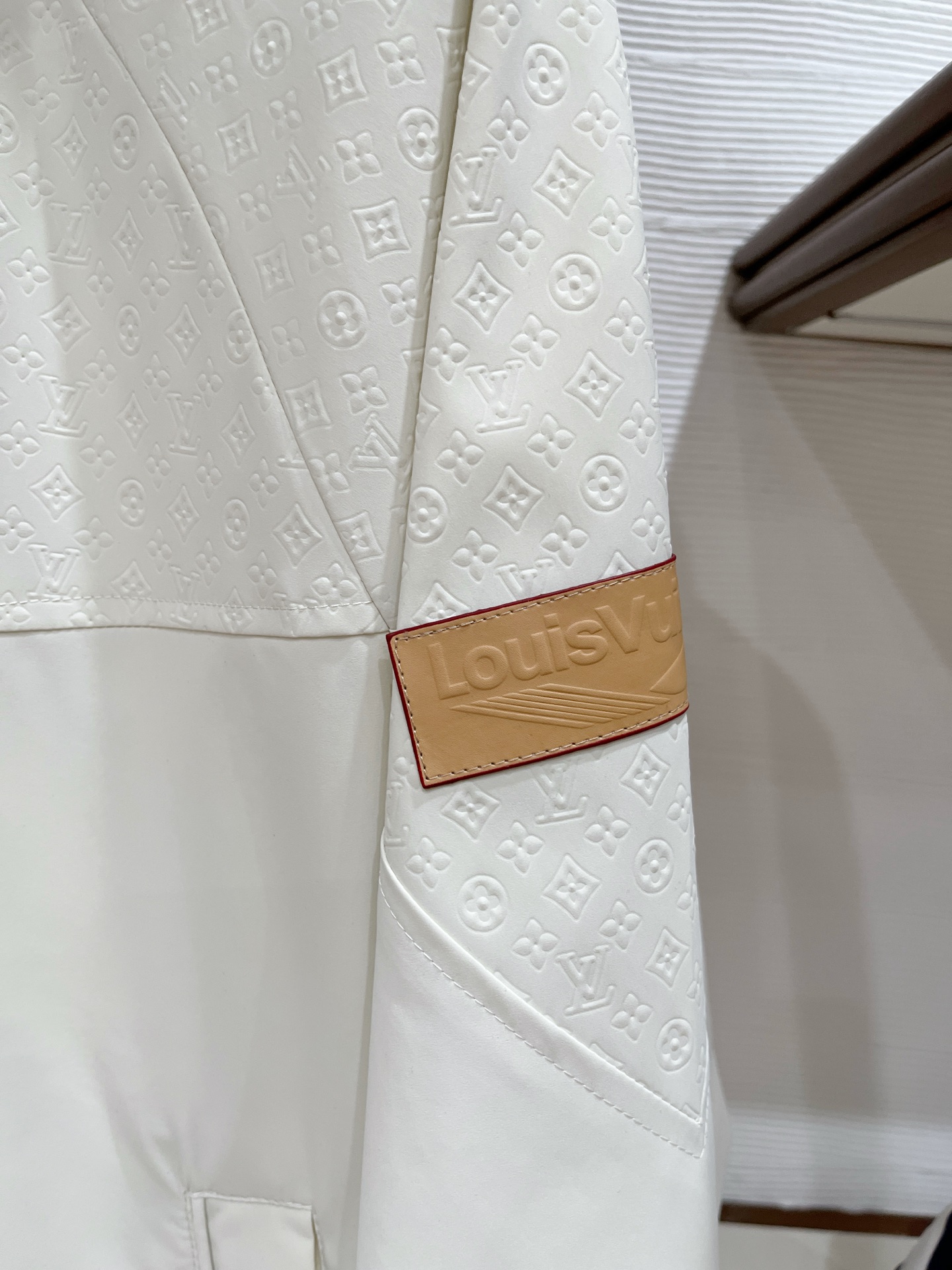 上新。lv官网同款，三标齐全！2025秋冬新款男士夹克外套，时尚休闲高端版本！专柜定制面料 透气舒适度高