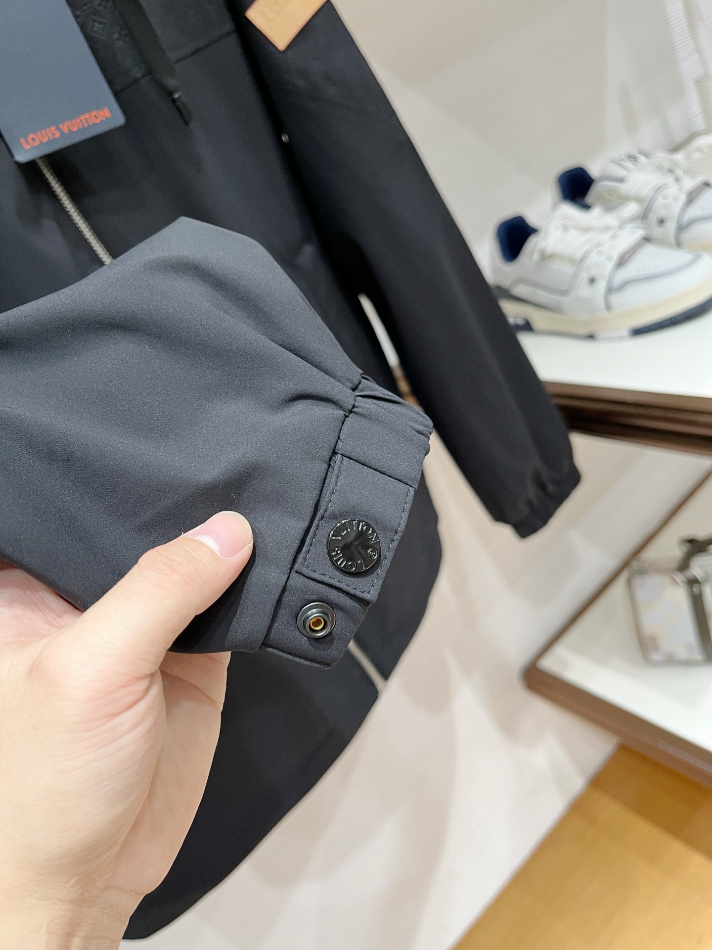 上新。lv官网同款，三标齐全！2025秋冬新款男士夹克外套，时尚休闲高端版本！专柜定制面料 透气舒适度高