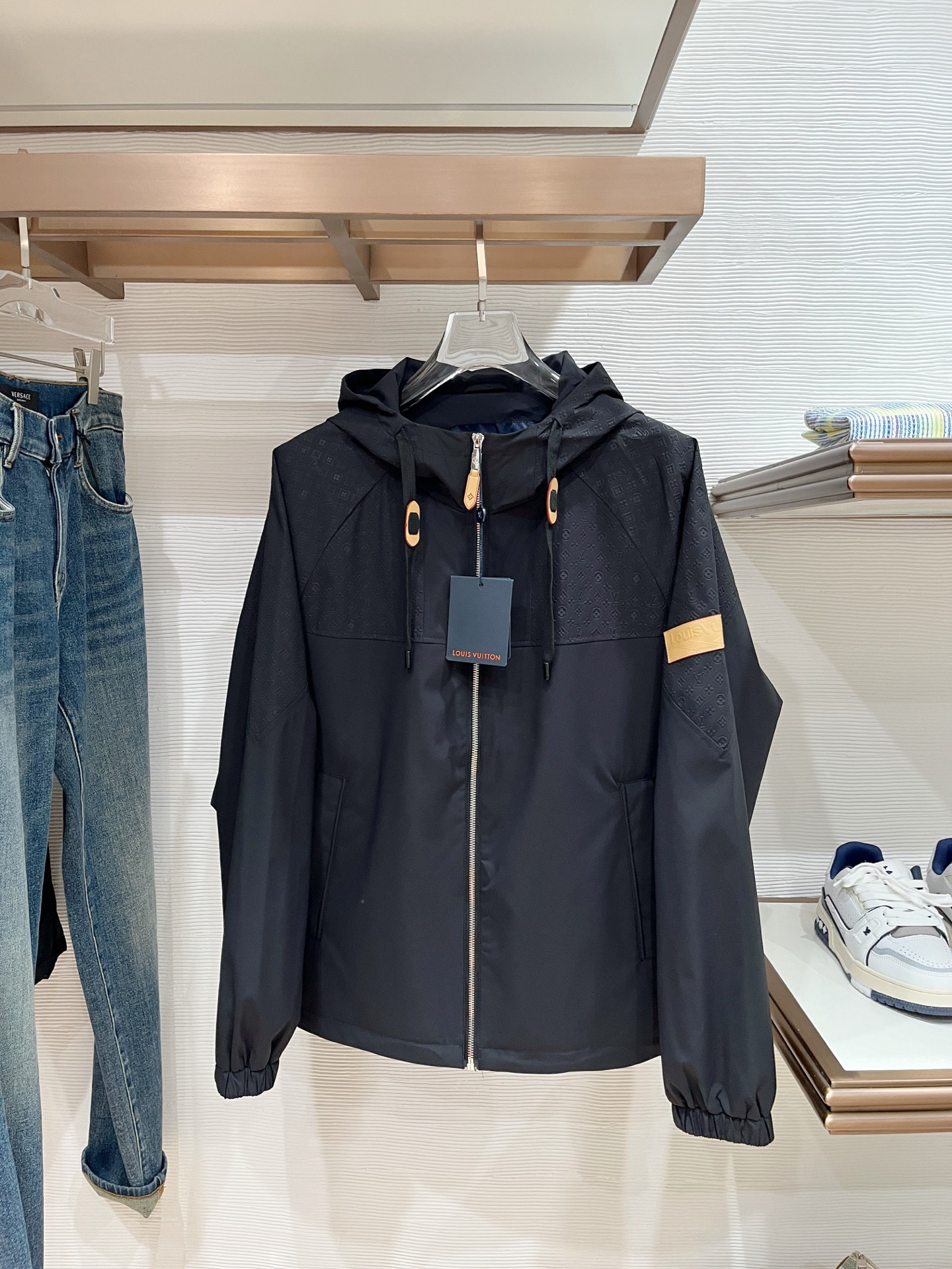 上新。lv官网同款，三标齐全！2025秋冬新款男士夹克外套，时尚休闲高端版本！专柜定制面料 透气舒适度高