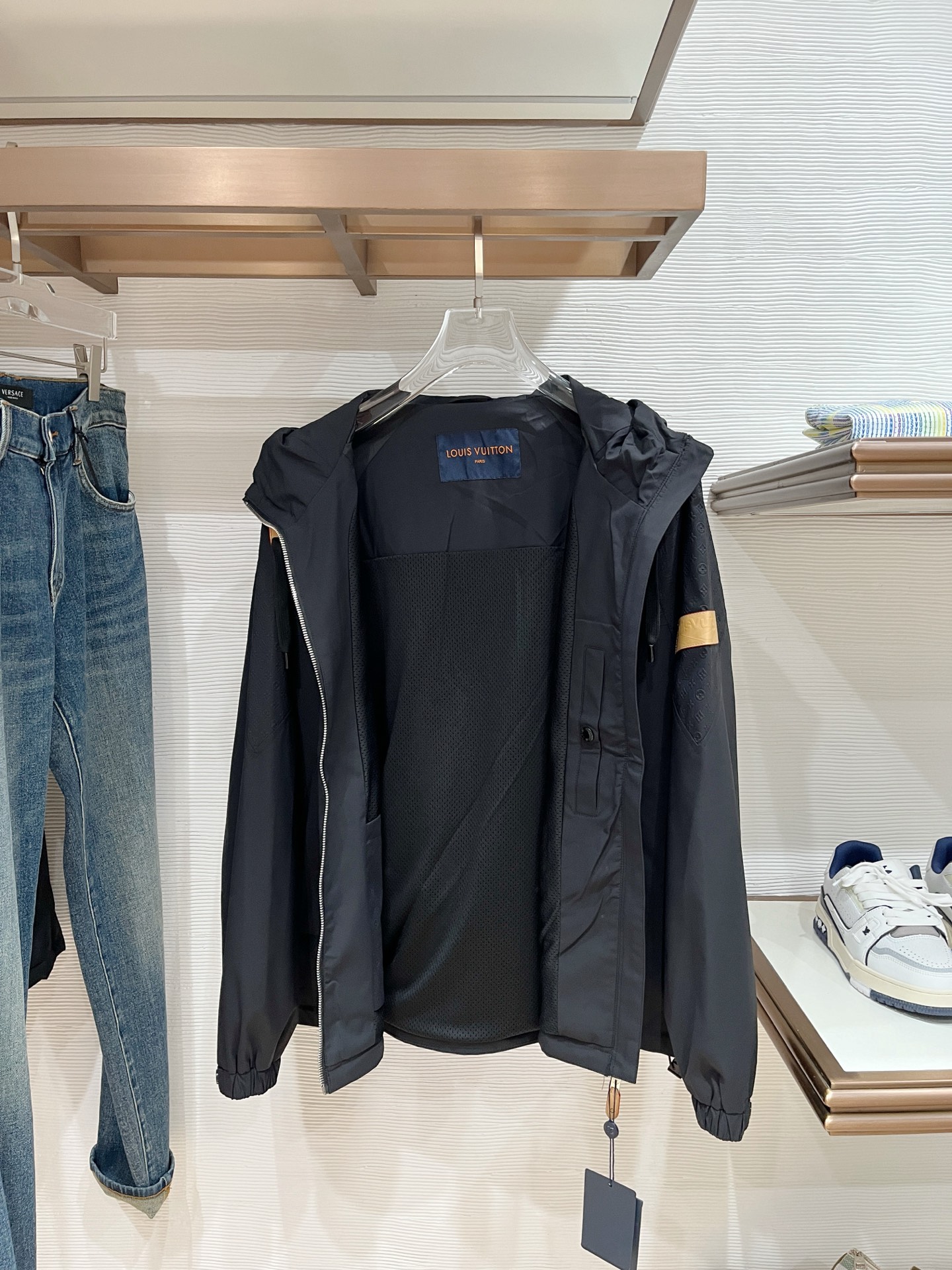 上新。lv官网同款，三标齐全！2025秋冬新款男士夹克外套，时尚休闲高端版本！专柜定制面料 透气舒适度高
