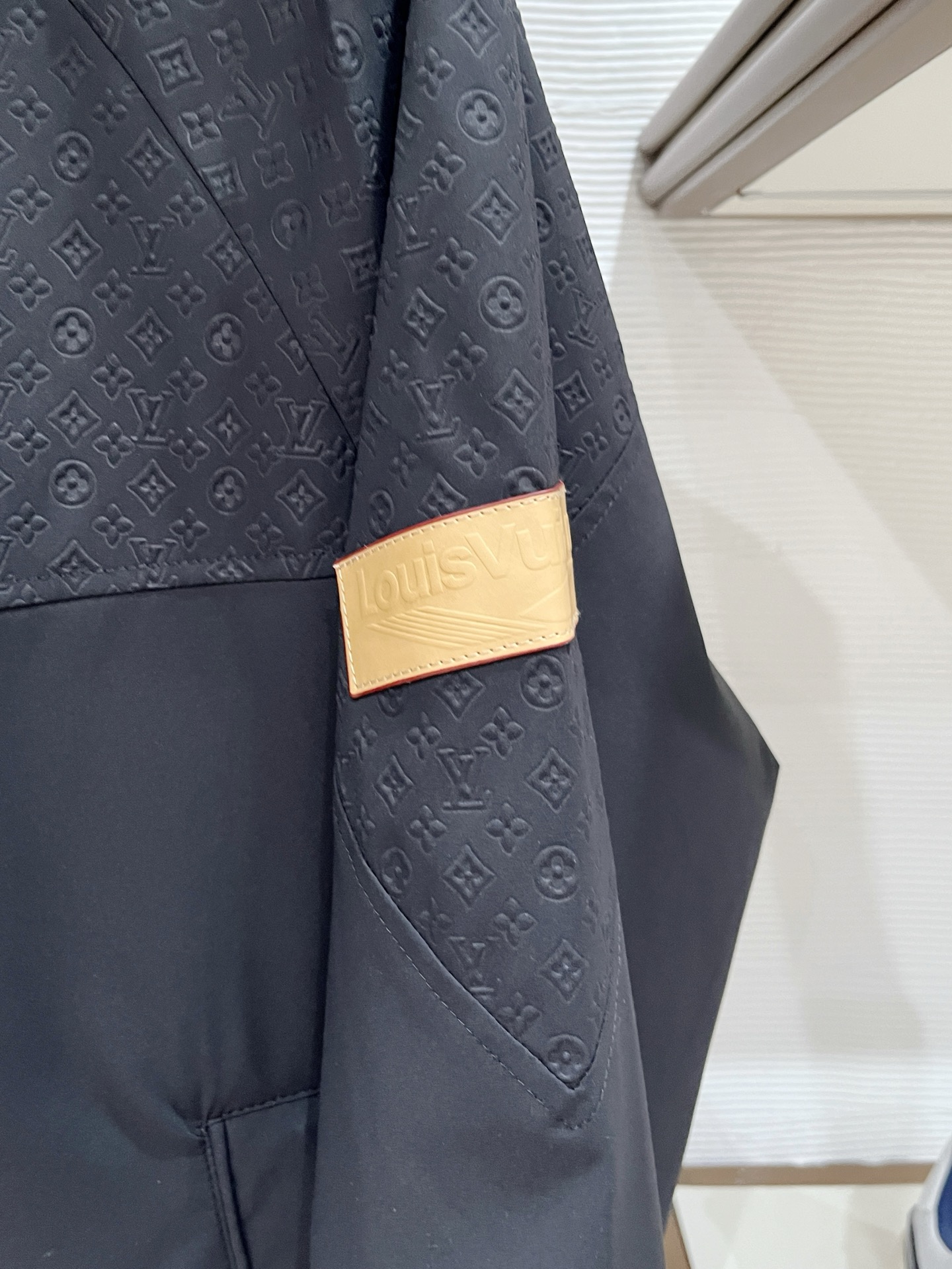 上新。lv官网同款，三标齐全！2025秋冬新款男士夹克外套，时尚休闲高端版本！专柜定制面料 透气舒适度高