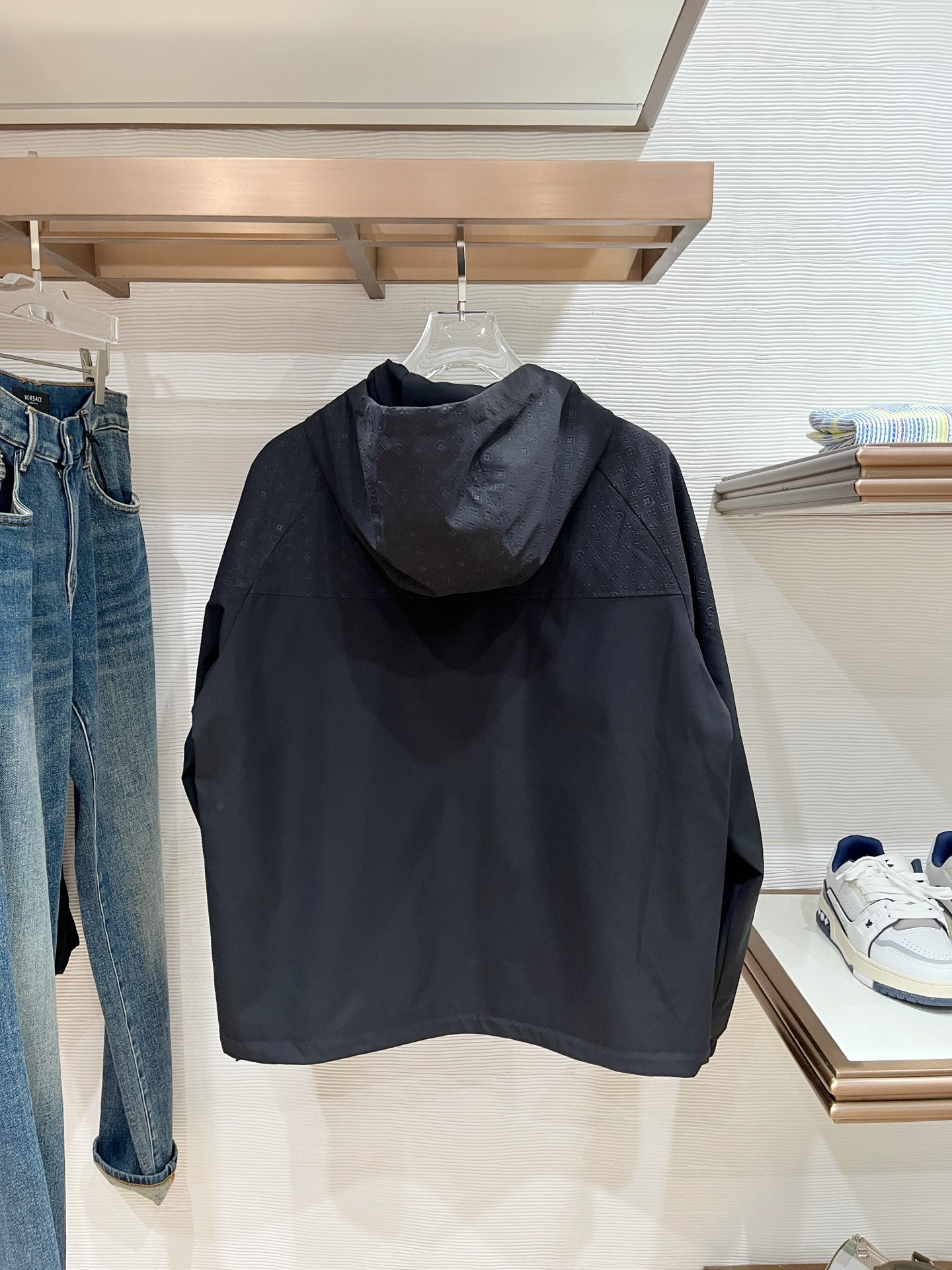 上新。lv官网同款，三标齐全！2025秋冬新款男士夹克外套，时尚休闲高端版本！专柜定制面料 透气舒适度高