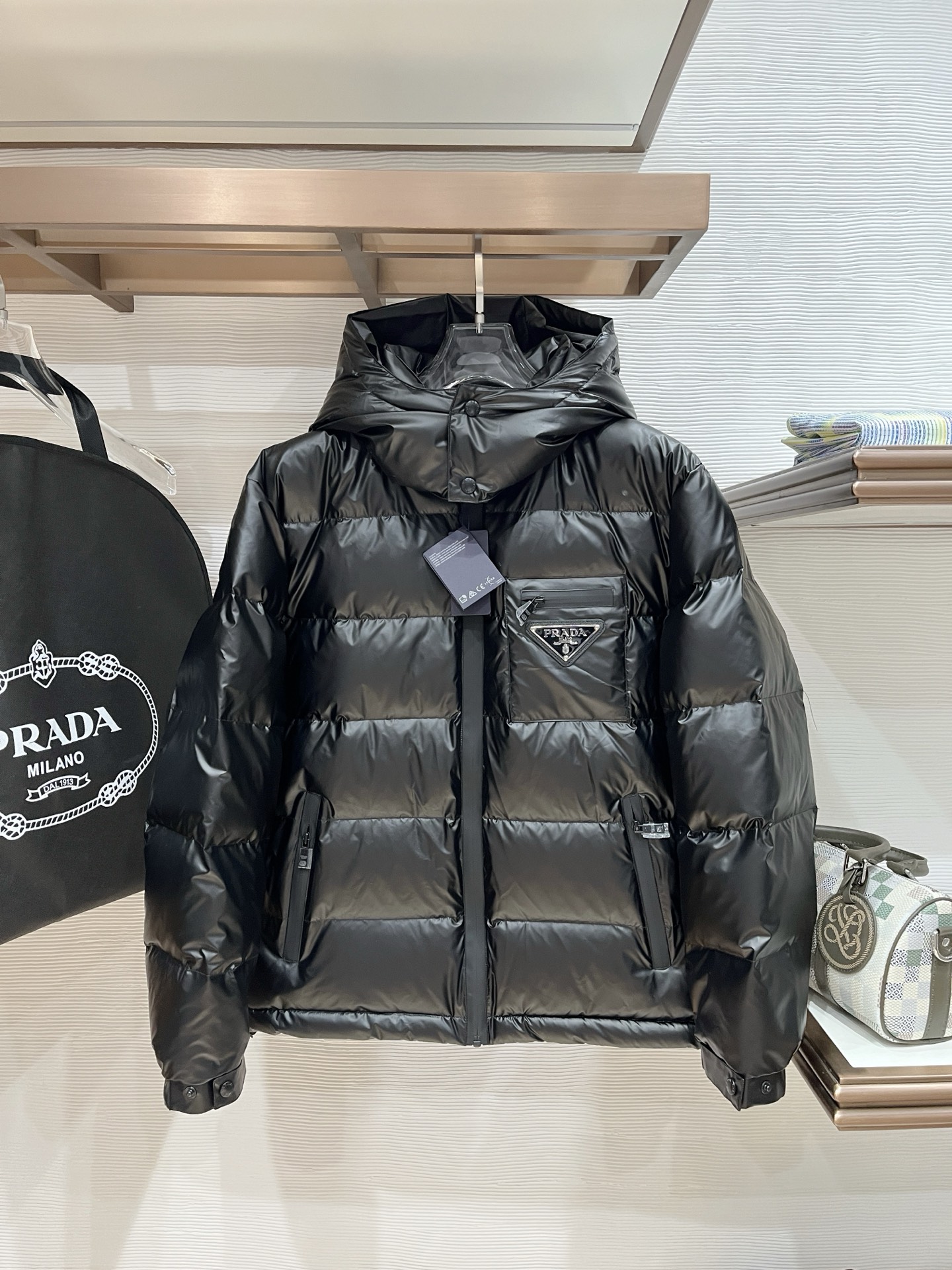 【05334】Prada Classic Triangle Logo Black Apparel