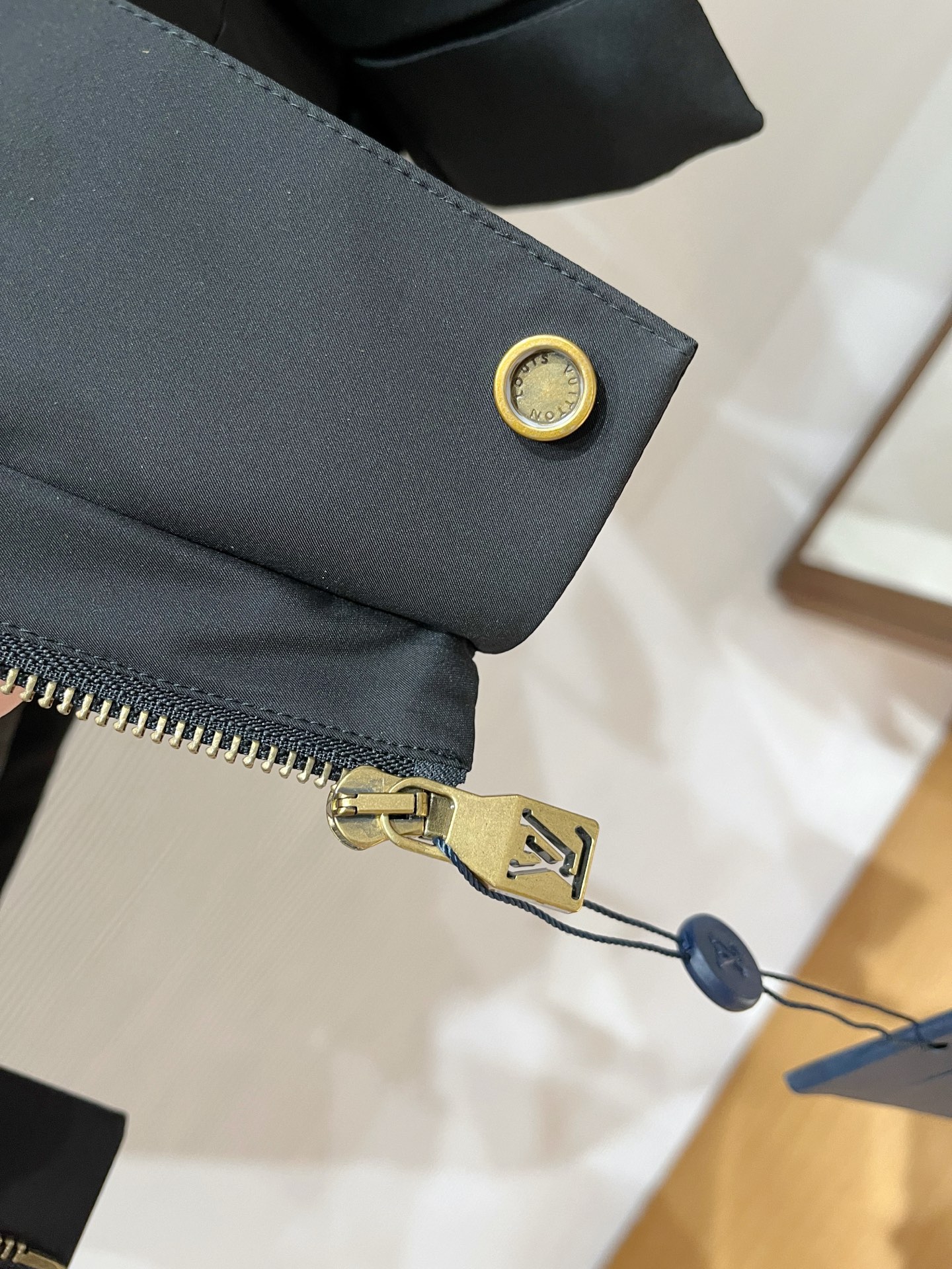 。 Louis Vuitton 驴家# 25秋冬时尚连帽夹克羽绒内冲100g-90白鸭绒，轻薄有型，上身