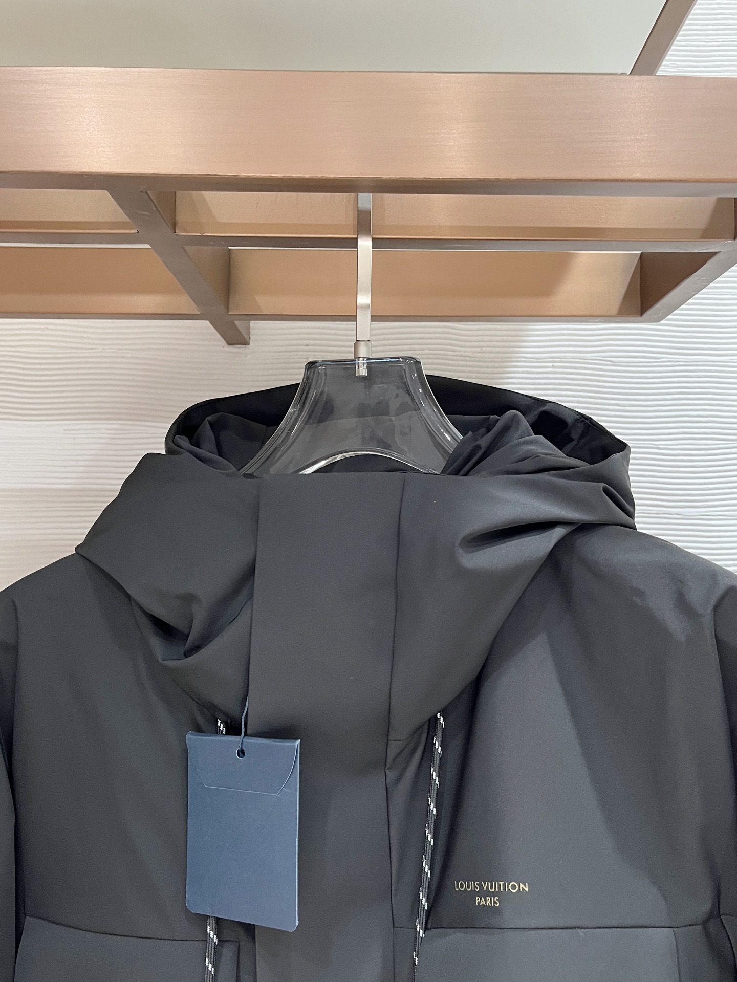 。 Louis Vuitton 驴家# 25秋冬时尚连帽夹克羽绒内冲100g-90白鸭绒，轻薄有型，上身