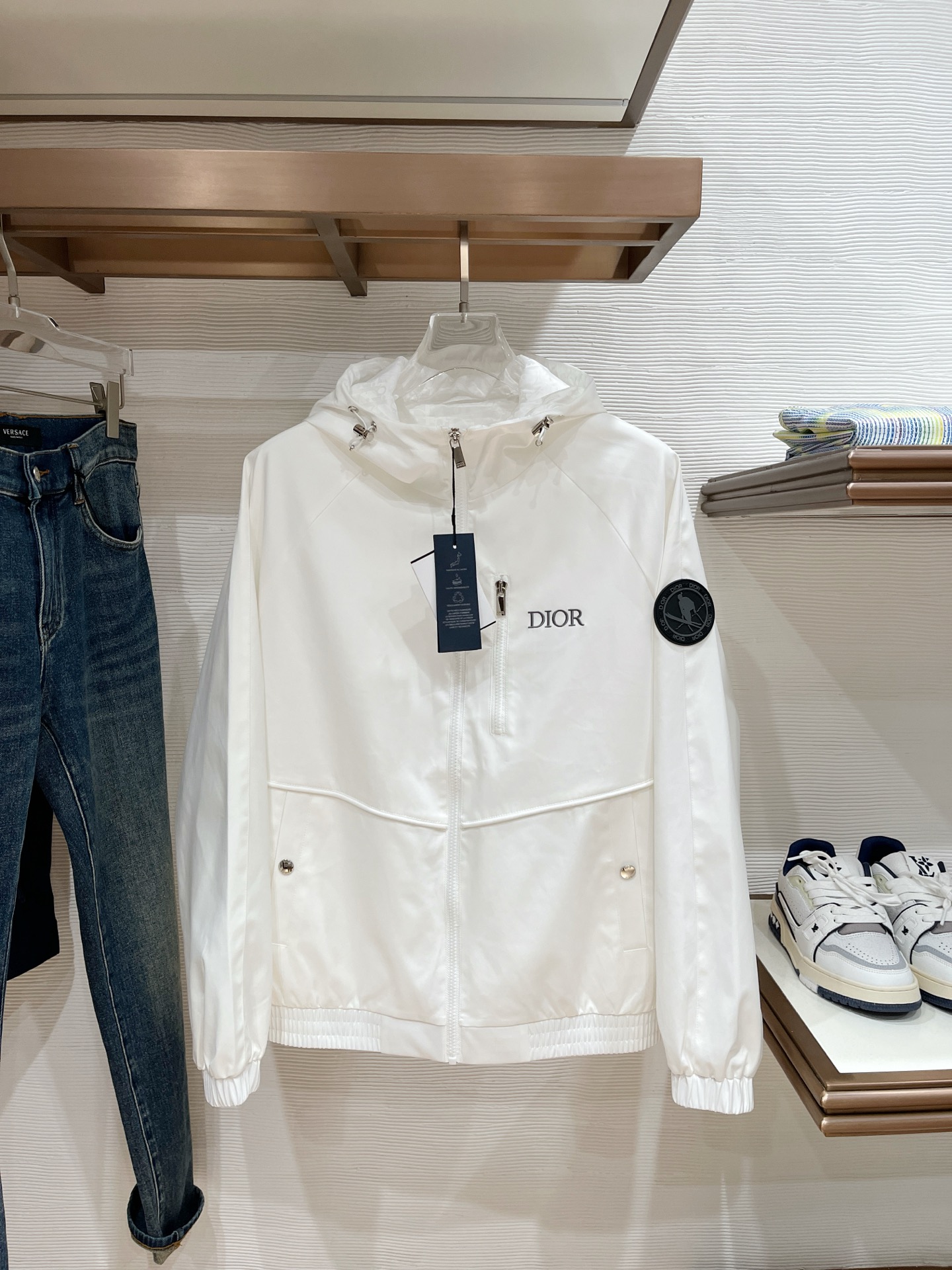 新品。Dio*迪桑特联盟新款夹克外套，秀场新品‼品相非常完美，舒适保暖，三标齐全色泽饱满诱人，非常出彩的