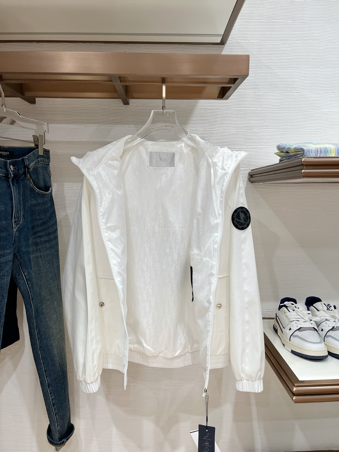 新品。Dio*迪桑特联盟新款夹克外套，秀场新品‼品相非常完美，舒适保暖，三标齐全色泽饱满诱人，非常出彩的