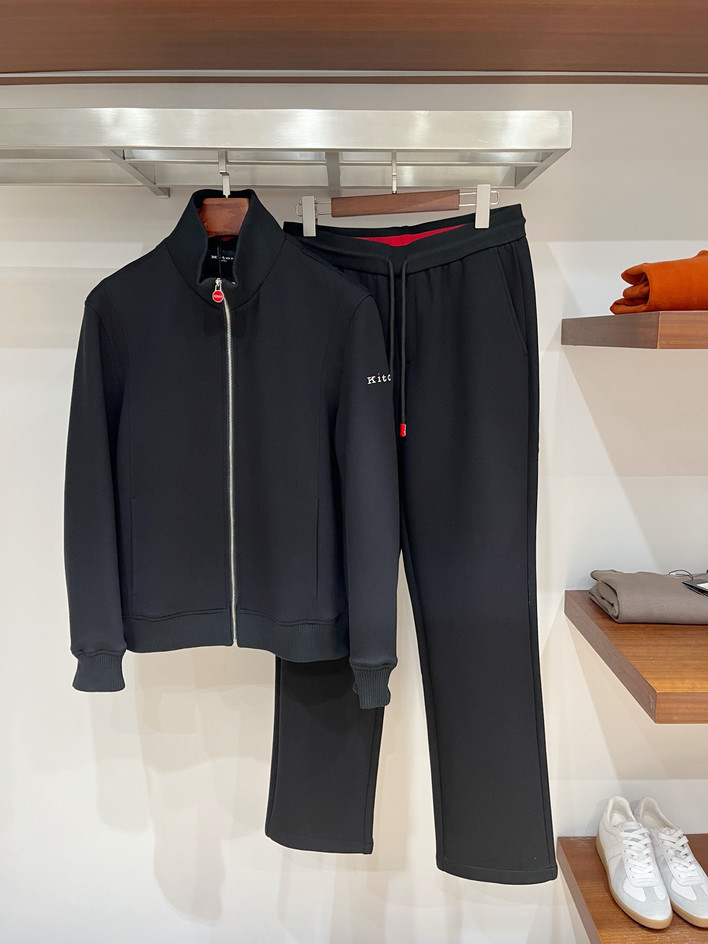 NO:596712,New suit jackets and trousers for sale, top quality> (suit series)​​​Synchronized sales on the official website of the counter! All auxiliary materials are original custom-made products, genuine orders from trading companies. Advanced custom-made imported fabrics, extracted from natural plant fibers, are lighter and thinner than ordinary cotton fabrics, soft to the touch and comfortable to wear. It is not easy to irritate the skin at all. The fabric has good hygroscopicity and breathability. Size: 48-56,,jackets & coats,alexander wang19860909新品套装外套 裤 拆卖 顶级品质>(套装系列)专柜官网同步发售！辅料全部原版定制出品,贸易公司真品订单.高级定制进口面料,以天然植物纖維提炼出来,比一般棉织物轻薄 手感柔软,穿着舒适 完全不易有刺激皮肤 面料吸湿性、透气性良好 尺码: 48-56,,jackets & coats,alexander wang,Men's clothing