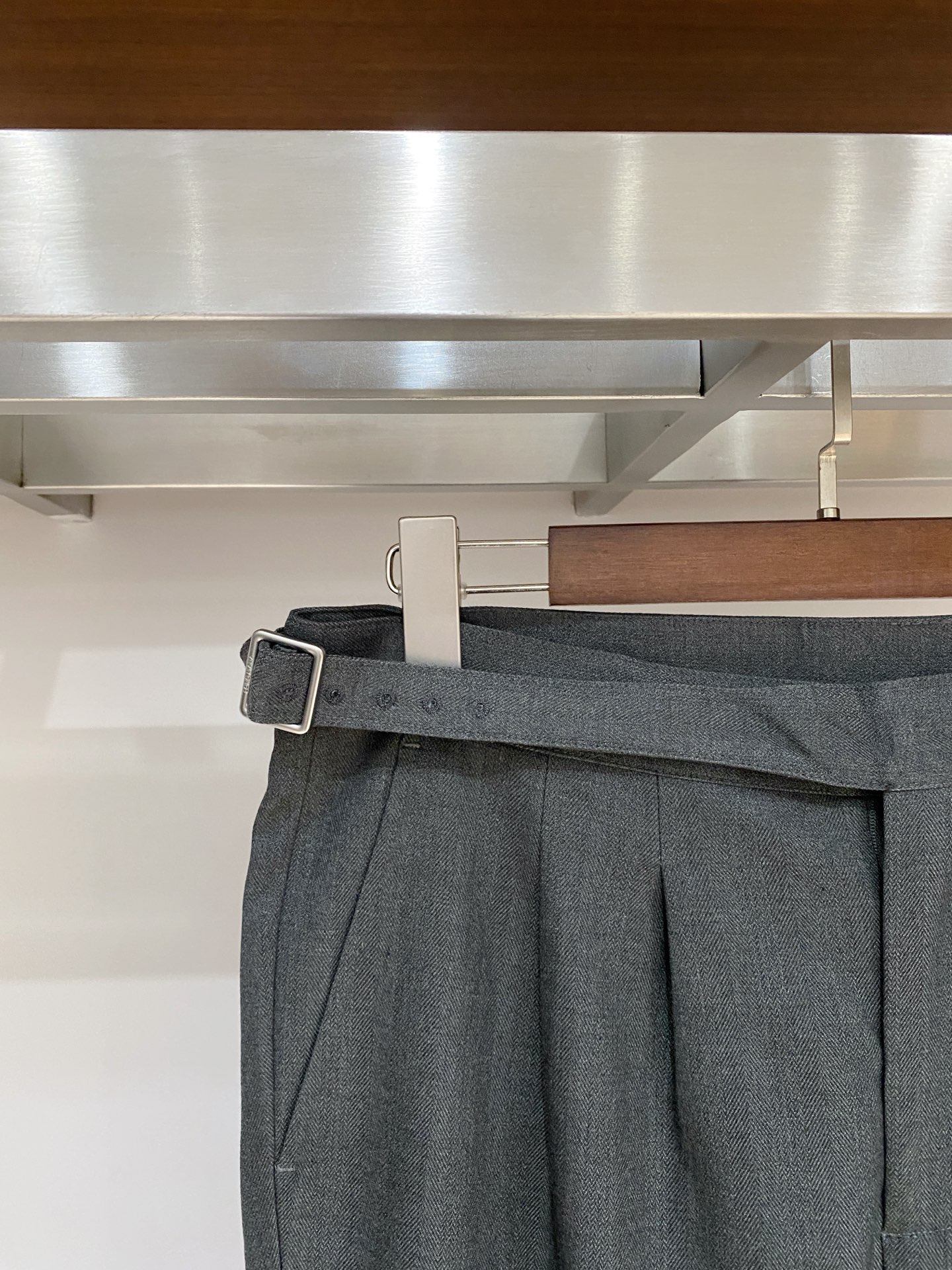 P250  顶级品质>专柜官网同步发售！辅料全部原版定制出品，贸易公司真品订单。高级定制进口面料，以天然植物纖維提炼出来，比一般棉织物轻薄 手感柔软，穿着舒适 完全不易有刺激皮肤 面料吸湿性、透气性良好 尺码: 30-38无35 37