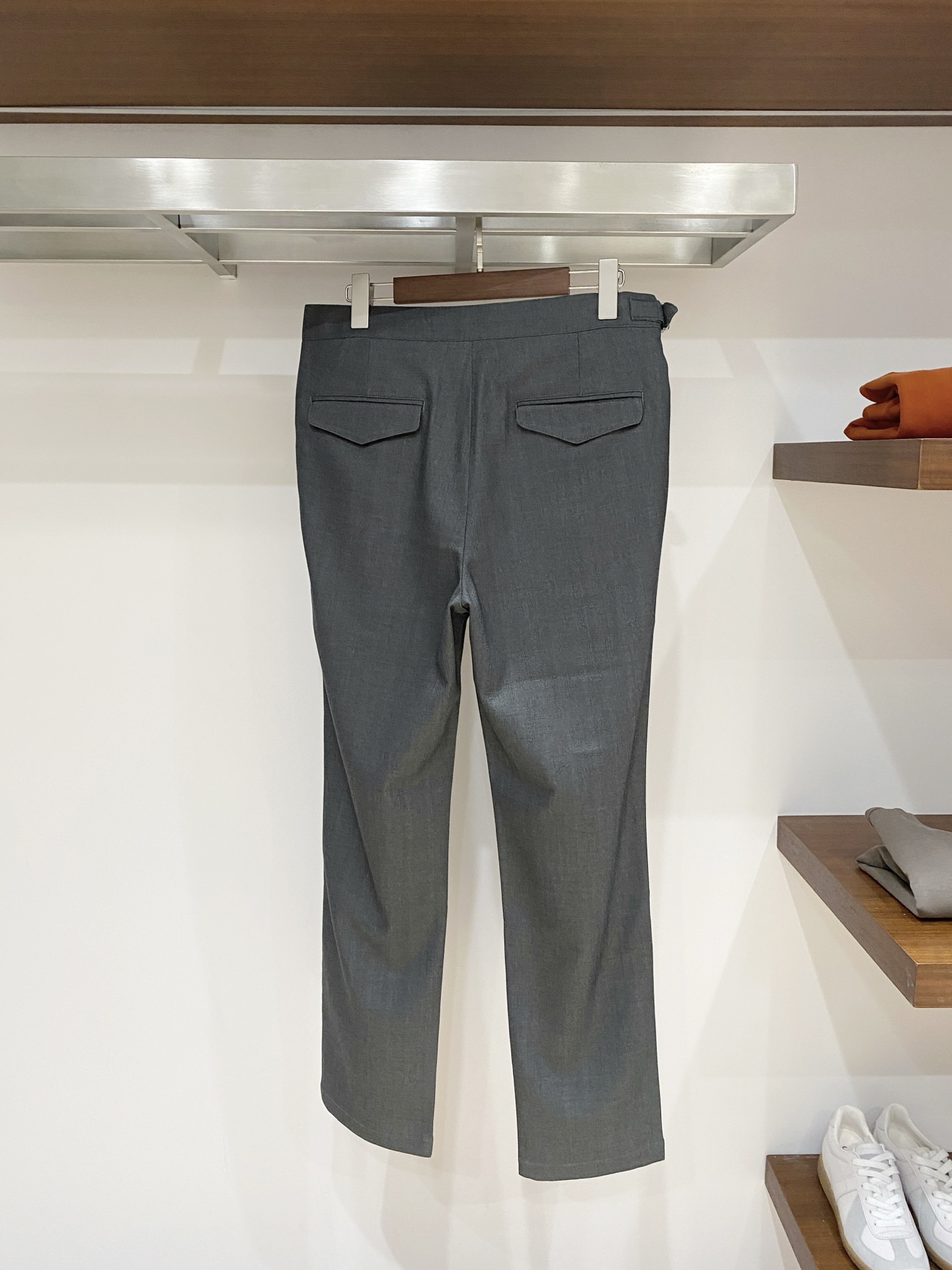 P250  顶级品质>专柜官网同步发售！辅料全部原版定制出品，贸易公司真品订单。高级定制进口面料，以天然植物纖維提炼出来，比一般棉织物轻薄 手感柔软，穿着舒适 完全不易有刺激皮肤 面料吸湿性、透气性良好 尺码: 30-38无35 37