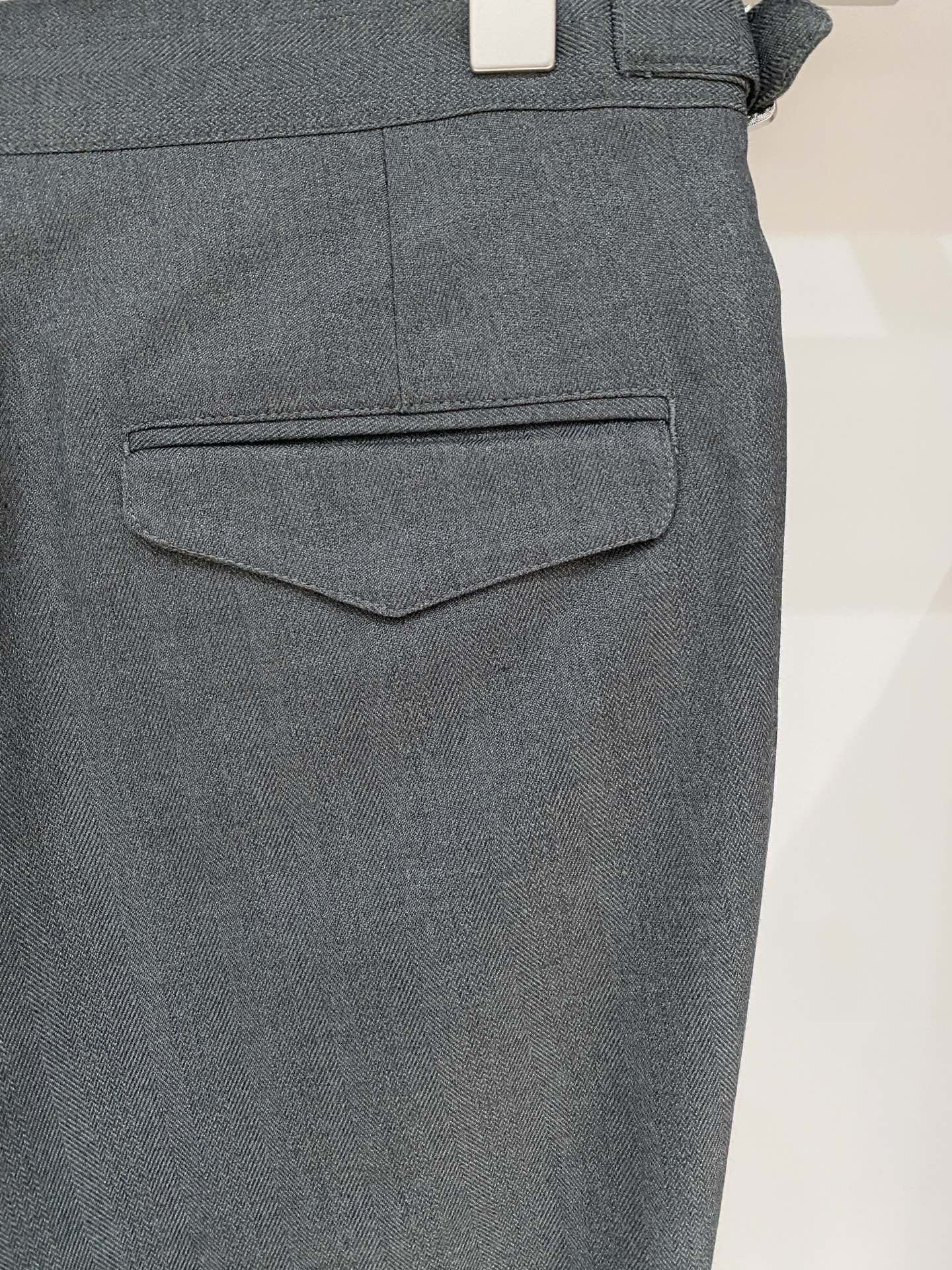 P250  顶级品质>专柜官网同步发售！辅料全部原版定制出品，贸易公司真品订单。高级定制进口面料，以天然植物纖維提炼出来，比一般棉织物轻薄 手感柔软，穿着舒适 完全不易有刺激皮肤 面料吸湿性、透气性良好 尺码: 30-38无35 37