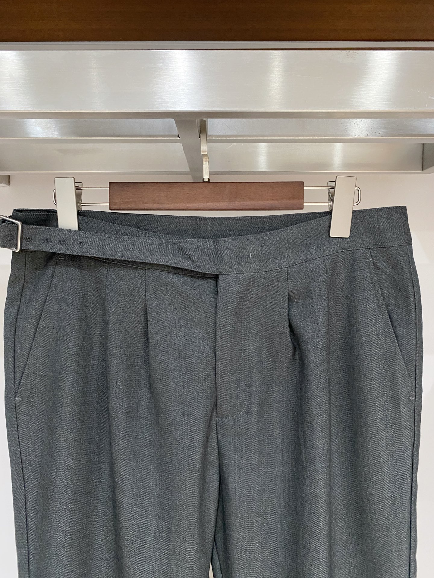 P250  顶级品质>专柜官网同步发售！辅料全部原版定制出品，贸易公司真品订单。高级定制进口面料，以天然植物纖維提炼出来，比一般棉织物轻薄 手感柔软，穿着舒适 完全不易有刺激皮肤 面料吸湿性、透气性良好 尺码: 30-38无35 37