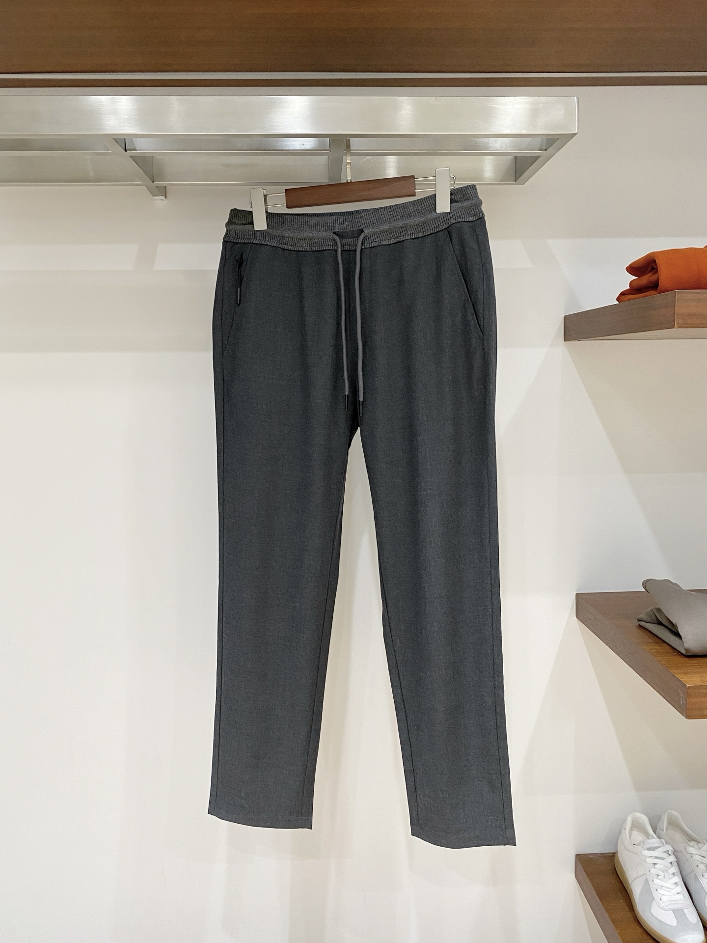 NO:626620,Top quality>On sale simultaneously on the official website of the counter! The accessories are all original and custom-made, genuine orders from trading companies. Advanced custom-made imported fabrics, extracted from natural plant fibers, are lighter and thinner than ordinary cotton fabrics, soft to the touch and comfortable to wear. It is not easy to irritate the skin at all. The fabric has good hygroscopicity and breathability. Size: 48-56, alexander wang19860909顶级品质>专柜官网同步发售！辅料全部原版定制出品,贸易公司真品订单.高级定制进口面料,以天然植物纖維提炼出来,比一般棉织物轻薄 手感柔软,穿着舒适 完全不易有刺激皮肤 面料吸湿性、透气性良好 尺码: 48-56,,alexander wang,Men's clothing