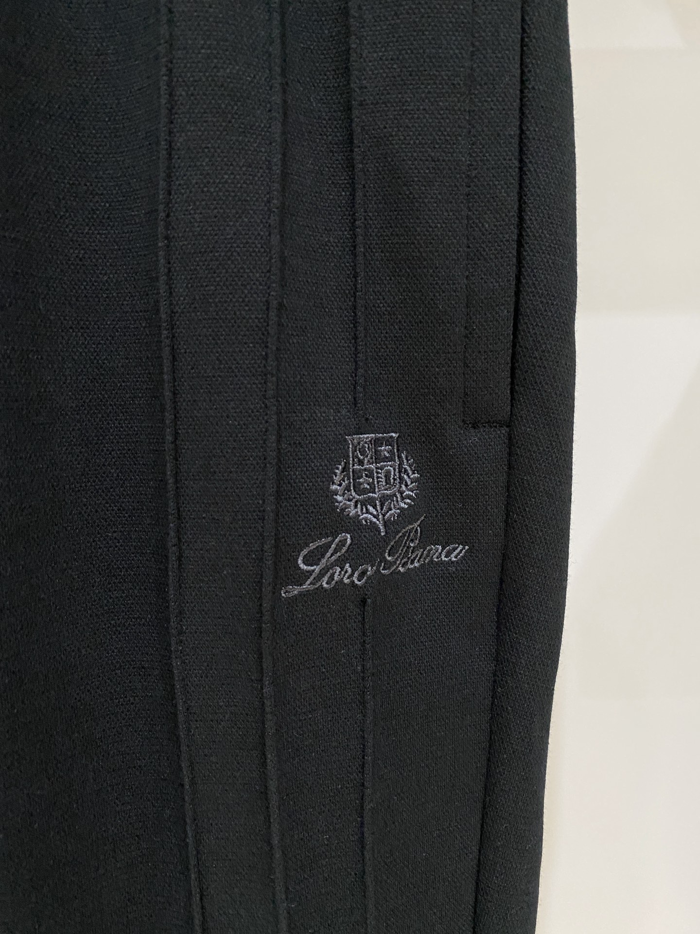 顶级品质>专柜官网同步发售！辅料全部原版定制出品，贸易公司真品订单。高级定制进口面料，以天然植物纖維提炼