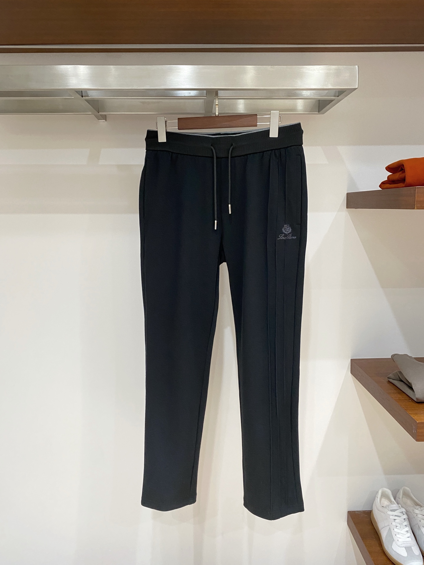 顶级品质>专柜官网同步发售！辅料全部原版定制出品，贸易公司真品订单。高级定制进口面料，以天然植物纖維提炼