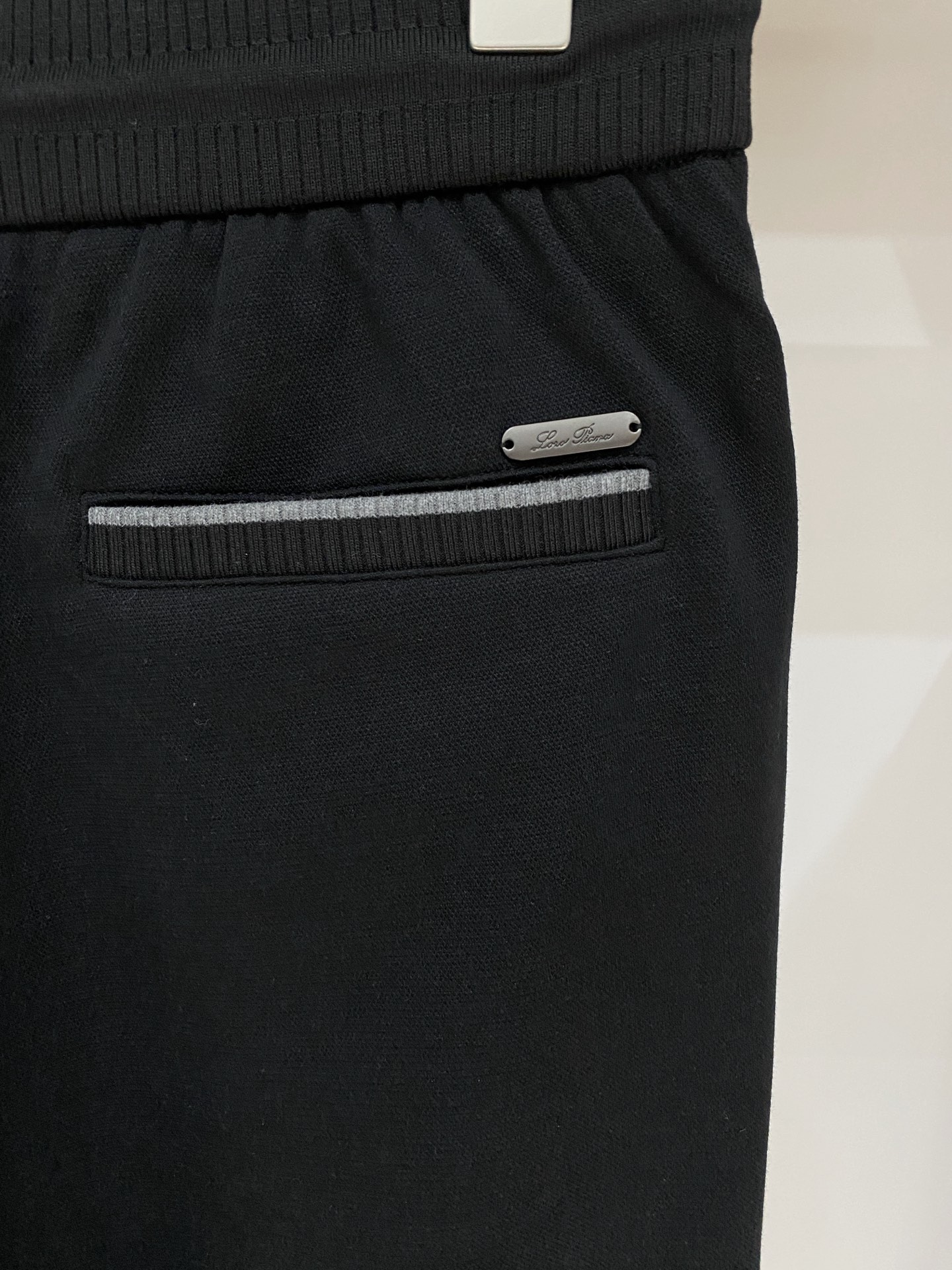 顶级品质>专柜官网同步发售！辅料全部原版定制出品，贸易公司真品订单。高级定制进口面料，以天然植物纖維提炼