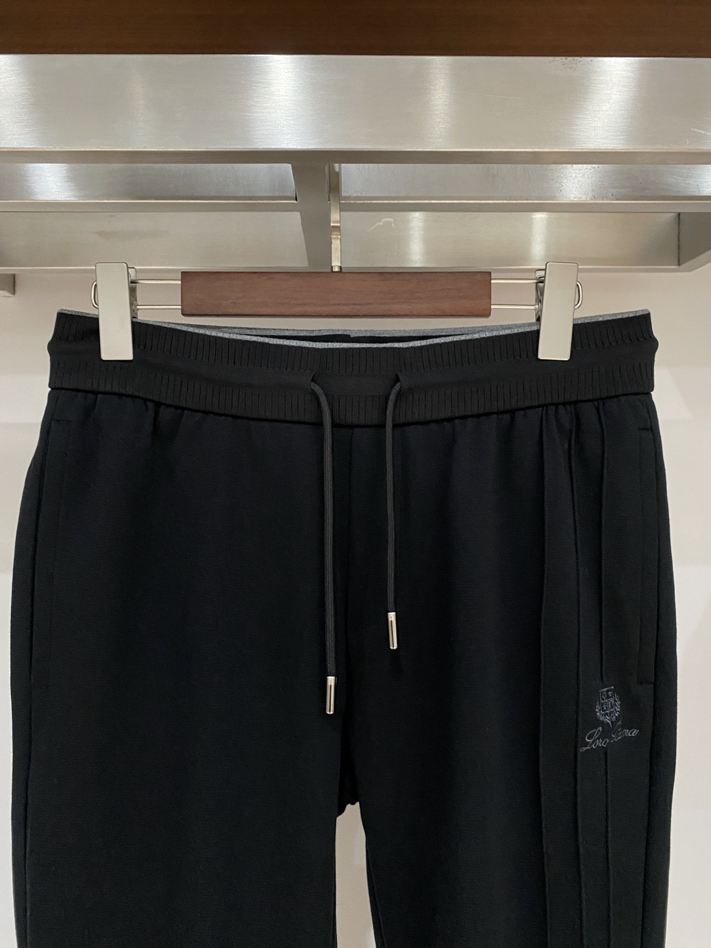 顶级品质>专柜官网同步发售！辅料全部原版定制出品，贸易公司真品订单。高级定制进口面料，以天然植物纖維提炼