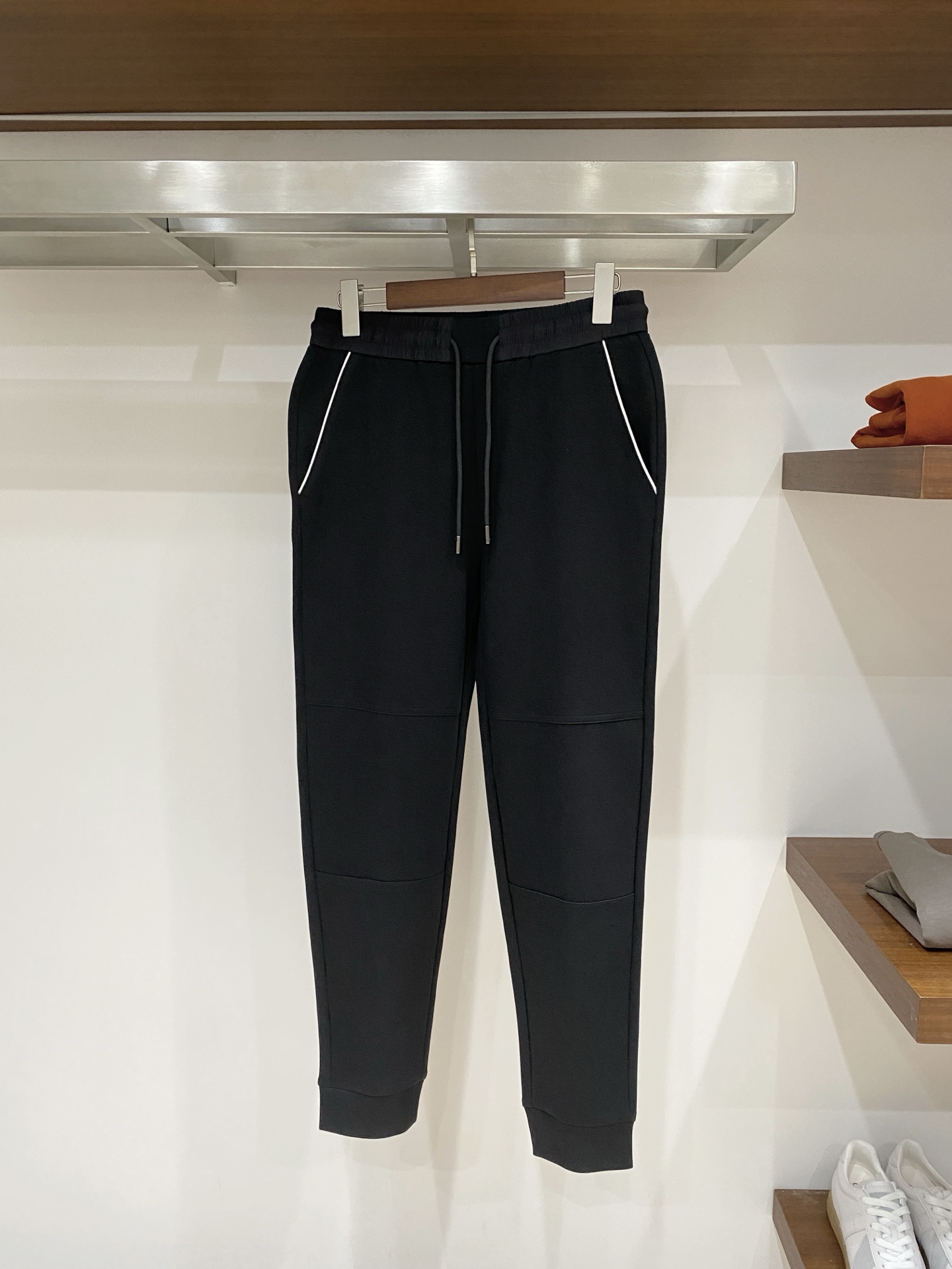 NO:626613,Top quality>On sale simultaneously on the official website of the counter! All auxiliary materials are original custom-made and genuine orders from trading companies. Advanced custom-made imported fabrics are extracted from natural plant fibers. They are lighter and thinner than ordinary cotton fabrics. They are soft to the touch and comfortable to wear. They are not likely to irritate the skin at all. The fabric has good hygroscopicity and breathability. Size: s-2xl,,alexander wang19860909顶级品质>专柜官网同步发售！辅料全部原版定制出品,贸易公司真品订单.高级定制进口面料,以天然植物纖維提炼出来,比一般棉织物轻薄 手感柔软,穿着舒适 完全不易有刺激皮肤 面料吸湿性、透气性良好 尺码: s-2xl,,alexander wang,Men's clothing