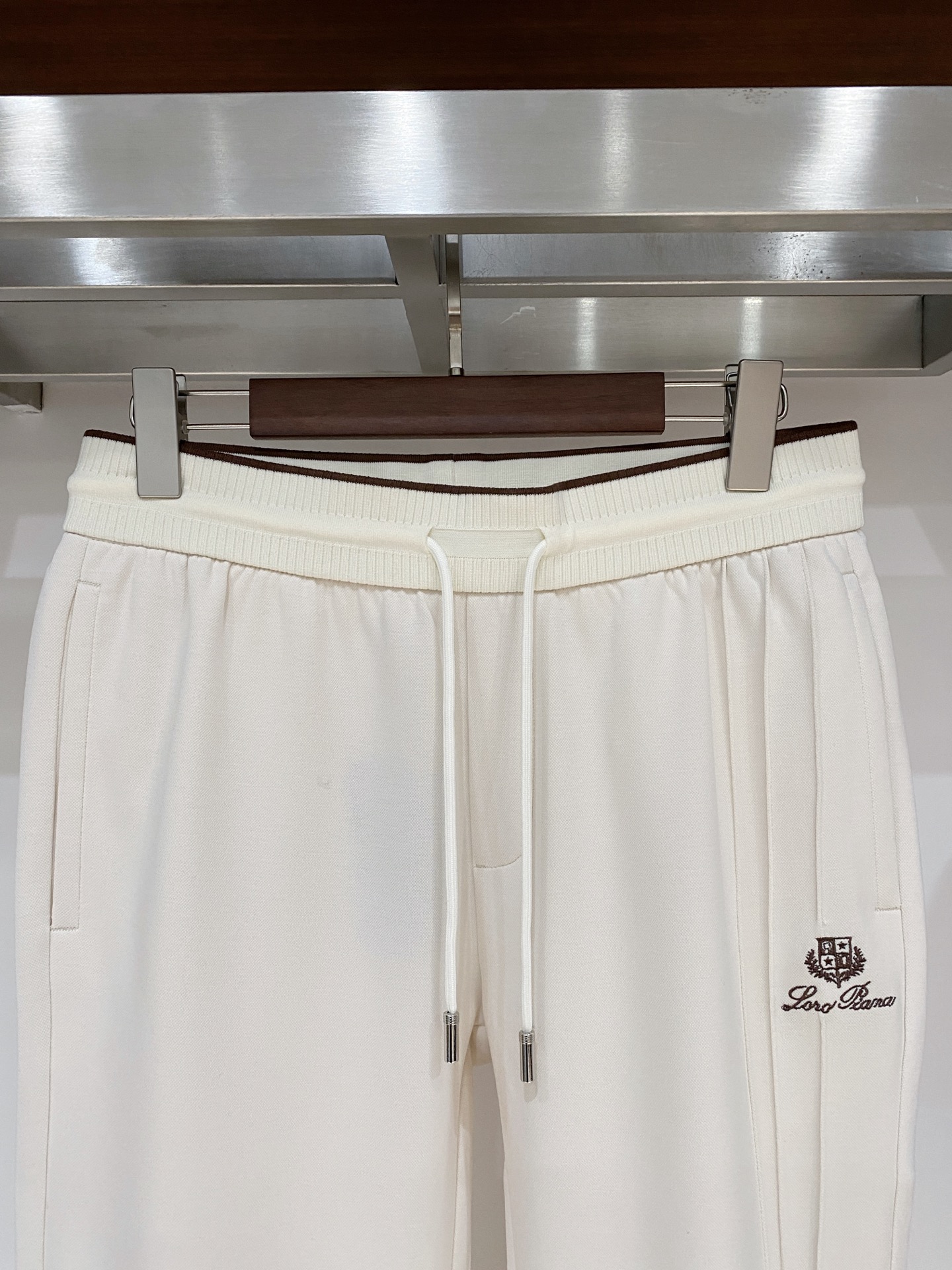 顶级品质>专柜官网同步发售！辅料全部原版定制出品，贸易公司真品订单。高级定制进口面料，以天然植物纖維提炼