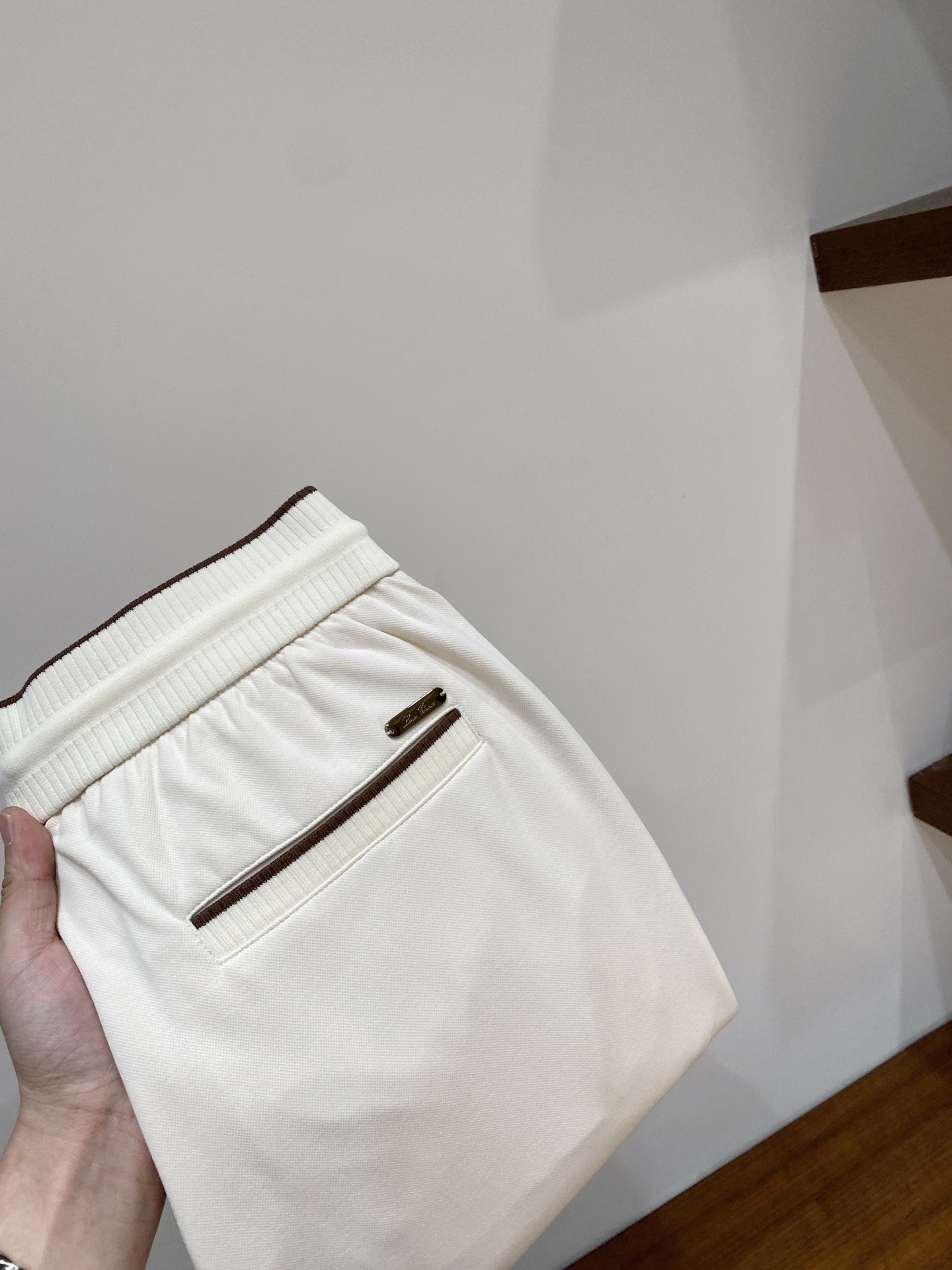 顶级品质>专柜官网同步发售！辅料全部原版定制出品，贸易公司真品订单。高级定制进口面料，以天然植物纖維提炼