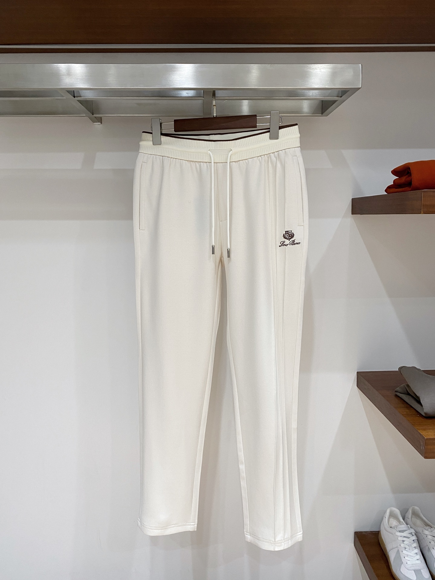 顶级品质>专柜官网同步发售！辅料全部原版定制出品，贸易公司真品订单。高级定制进口面料，以天然植物纖維提炼