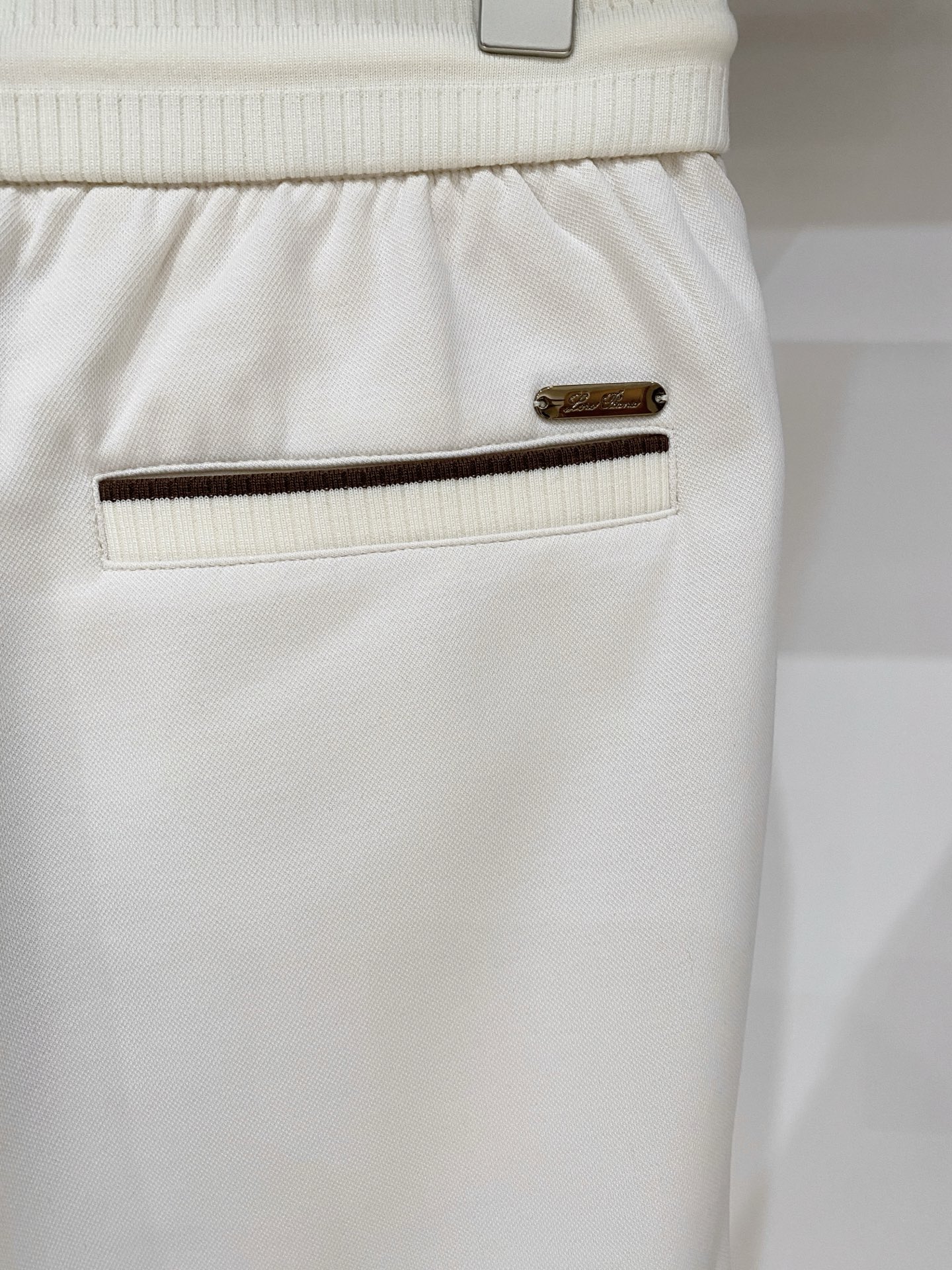 顶级品质>专柜官网同步发售！辅料全部原版定制出品，贸易公司真品订单。高级定制进口面料，以天然植物纖維提炼