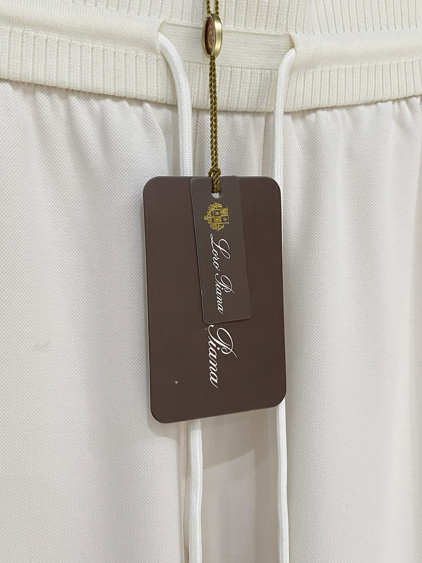 顶级品质>专柜官网同步发售！辅料全部原版定制出品，贸易公司真品订单。高级定制进口面料，以天然植物纖維提炼