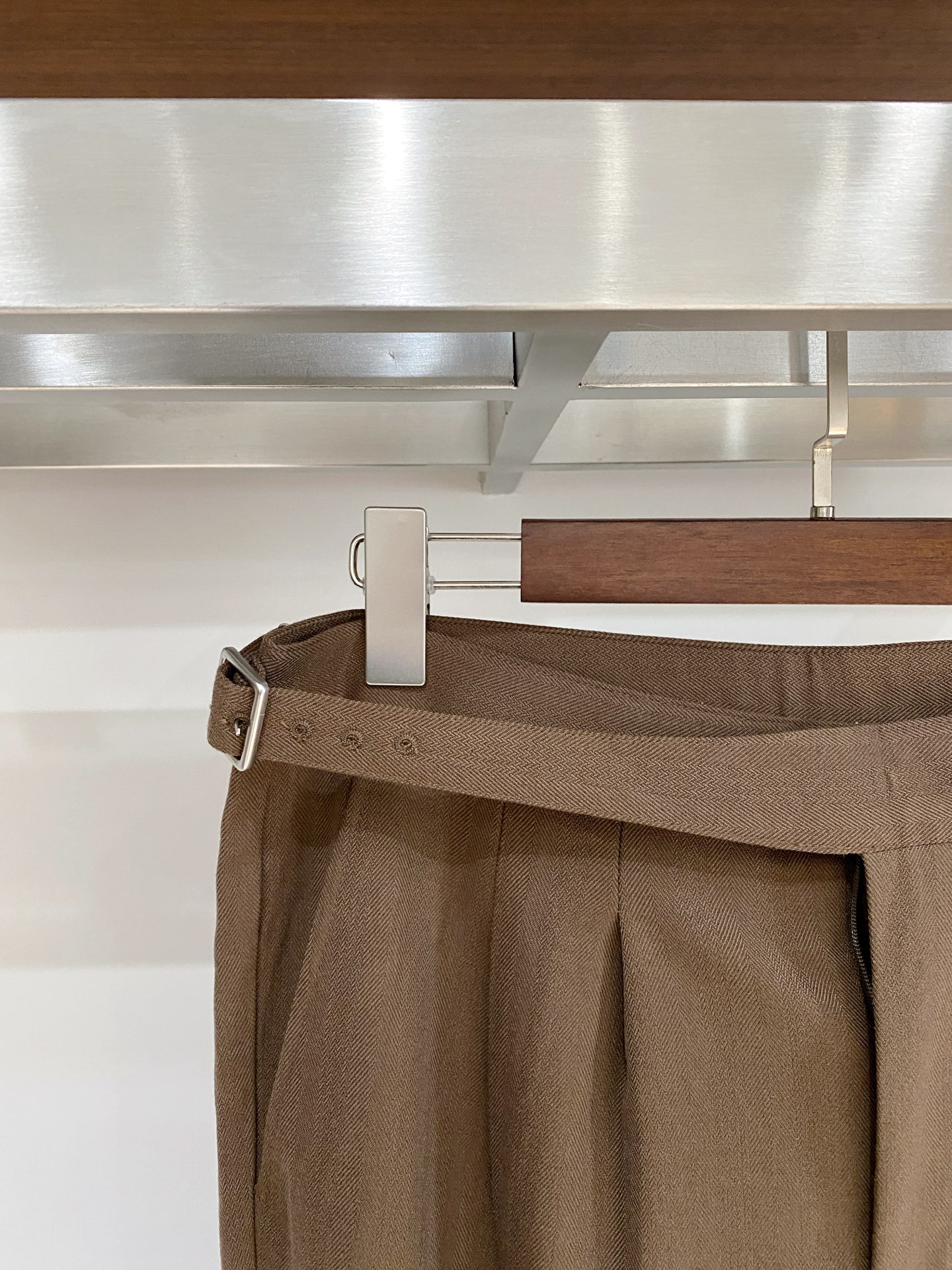 P250  顶级品质>专柜官网同步发售！辅料全部原版定制出品，贸易公司真品订单。高级定制进口面料，以天然植物纖維提炼出来，比一般棉织物轻薄 手感柔软，穿着舒适 完全不易有刺激皮肤 面料吸湿性、透气性良好 尺码: 30-38无35 37