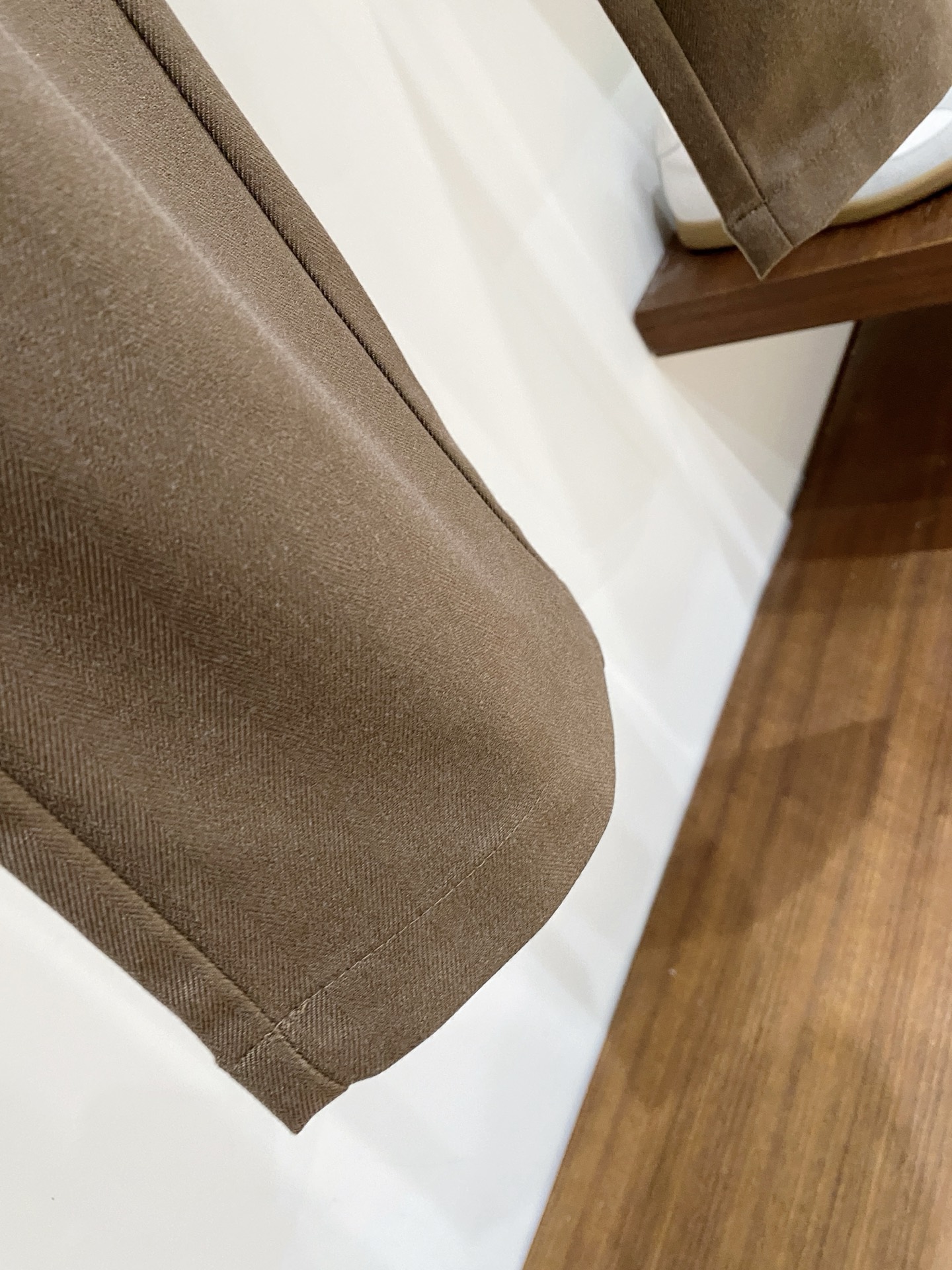 P250  顶级品质>专柜官网同步发售！辅料全部原版定制出品，贸易公司真品订单。高级定制进口面料，以天然植物纖維提炼出来，比一般棉织物轻薄 手感柔软，穿着舒适 完全不易有刺激皮肤 面料吸湿性、透气性良好 尺码: 30-38无35 37