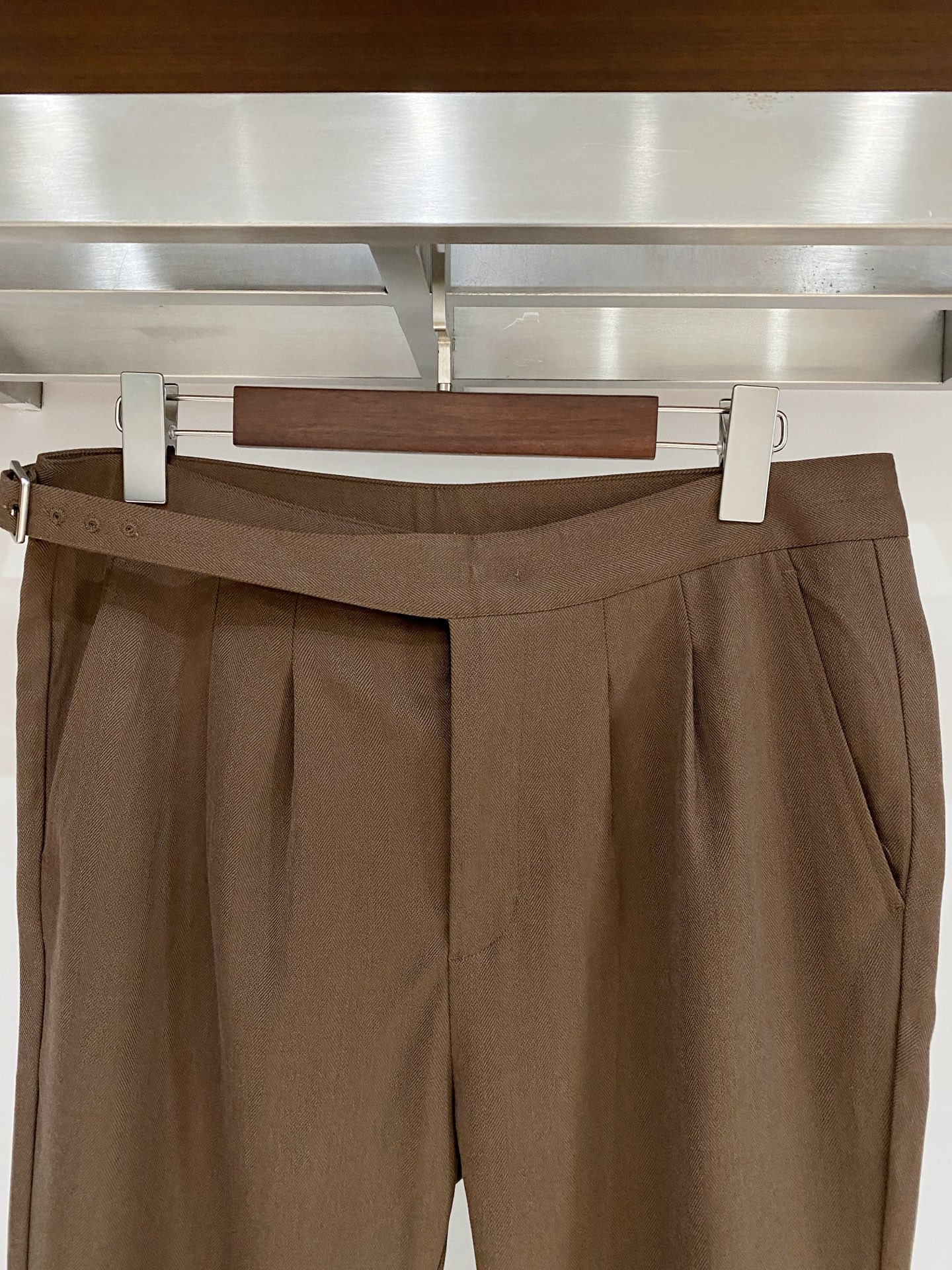 P250  顶级品质>专柜官网同步发售！辅料全部原版定制出品，贸易公司真品订单。高级定制进口面料，以天然植物纖維提炼出来，比一般棉织物轻薄 手感柔软，穿着舒适 完全不易有刺激皮肤 面料吸湿性、透气性良好 尺码: 30-38无35 37