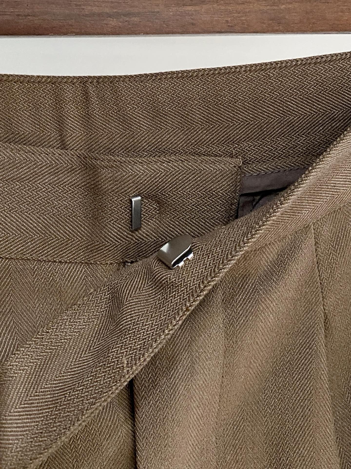 P250  顶级品质>专柜官网同步发售！辅料全部原版定制出品，贸易公司真品订单。高级定制进口面料，以天然植物纖維提炼出来，比一般棉织物轻薄 手感柔软，穿着舒适 完全不易有刺激皮肤 面料吸湿性、透气性良好 尺码: 30-38无35 37