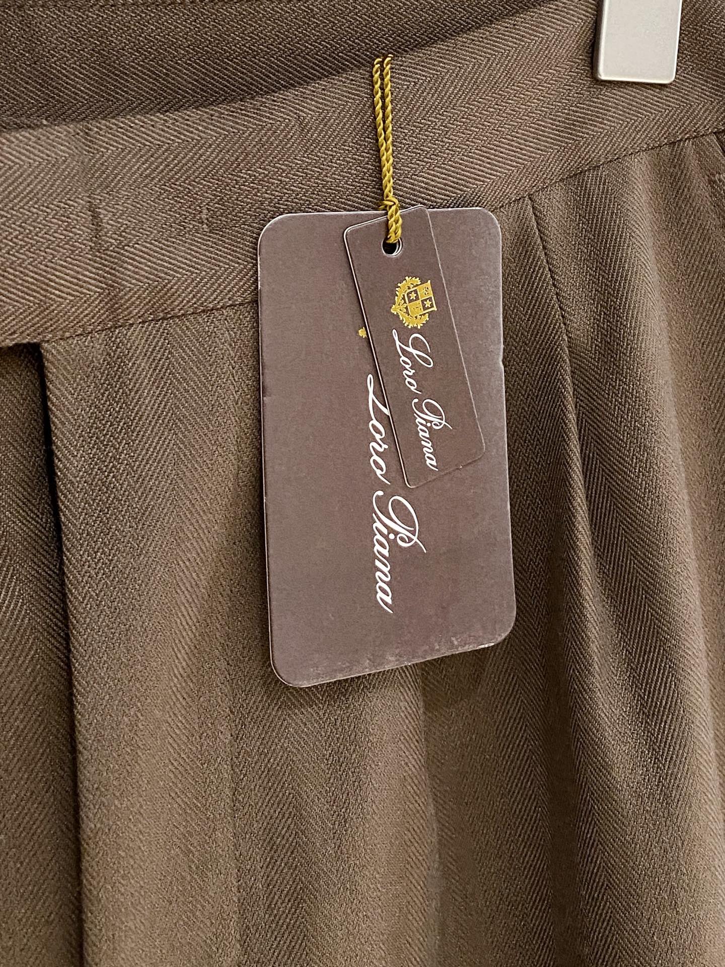 P250  顶级品质>专柜官网同步发售！辅料全部原版定制出品，贸易公司真品订单。高级定制进口面料，以天然植物纖維提炼出来，比一般棉织物轻薄 手感柔软，穿着舒适 完全不易有刺激皮肤 面料吸湿性、透气性良好 尺码: 30-38无35 37