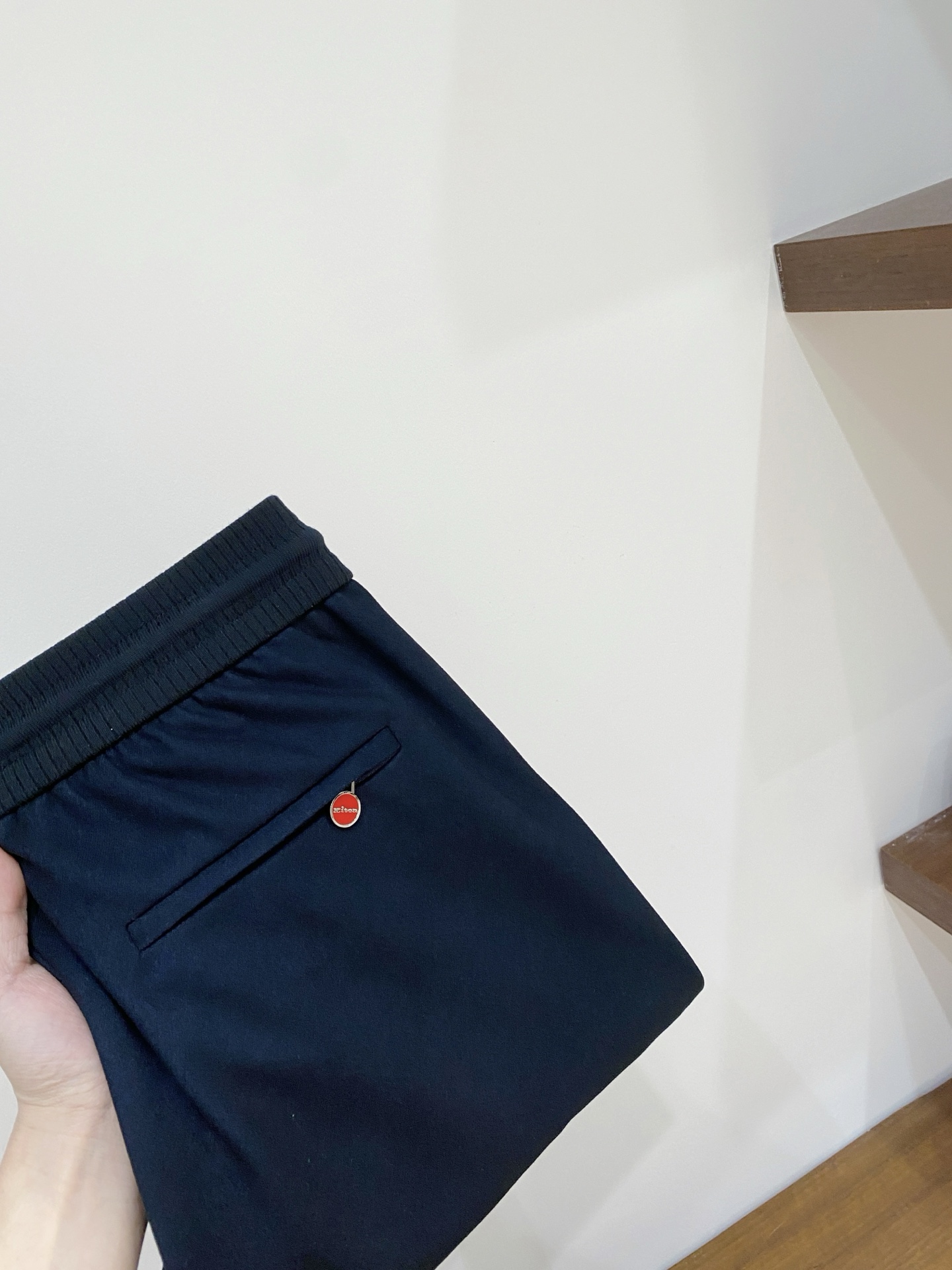 顶级品质>专柜官网同步发售！辅料全部原版定制出品，贸易公司真品订单。高级定制进口面料，以天然植物纖維提炼