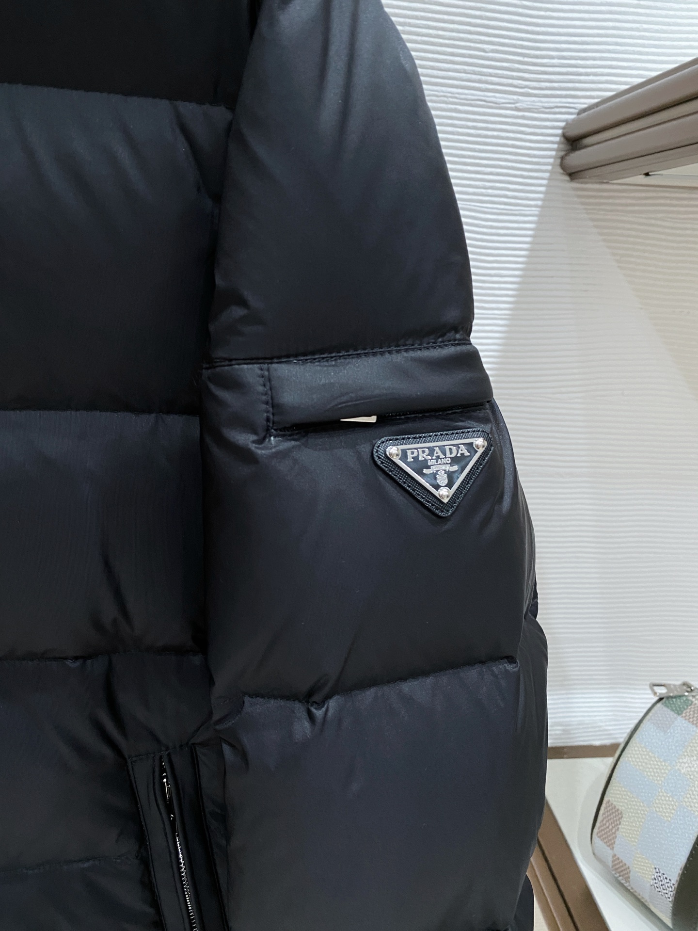 。PRADA** 2025秋冬新款🆕羽绒服 原版1:1订制五金配件全进口原版定制 欢迎专柜对比 绝对的高