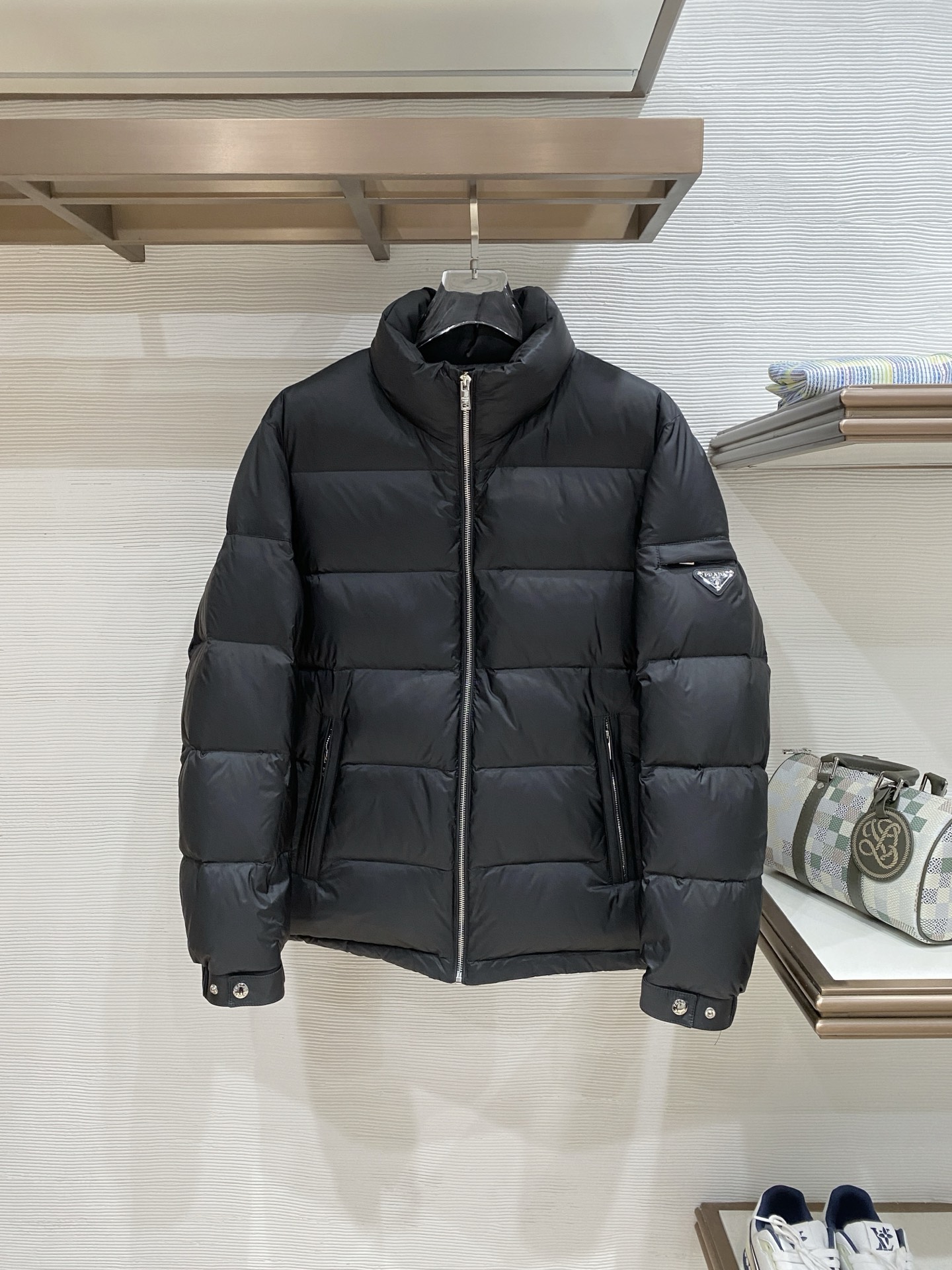 。PRADA** 2025秋冬新款🆕羽绒服 原版1:1订制五金配件全进口原版定制 欢迎专柜对比 绝对的高