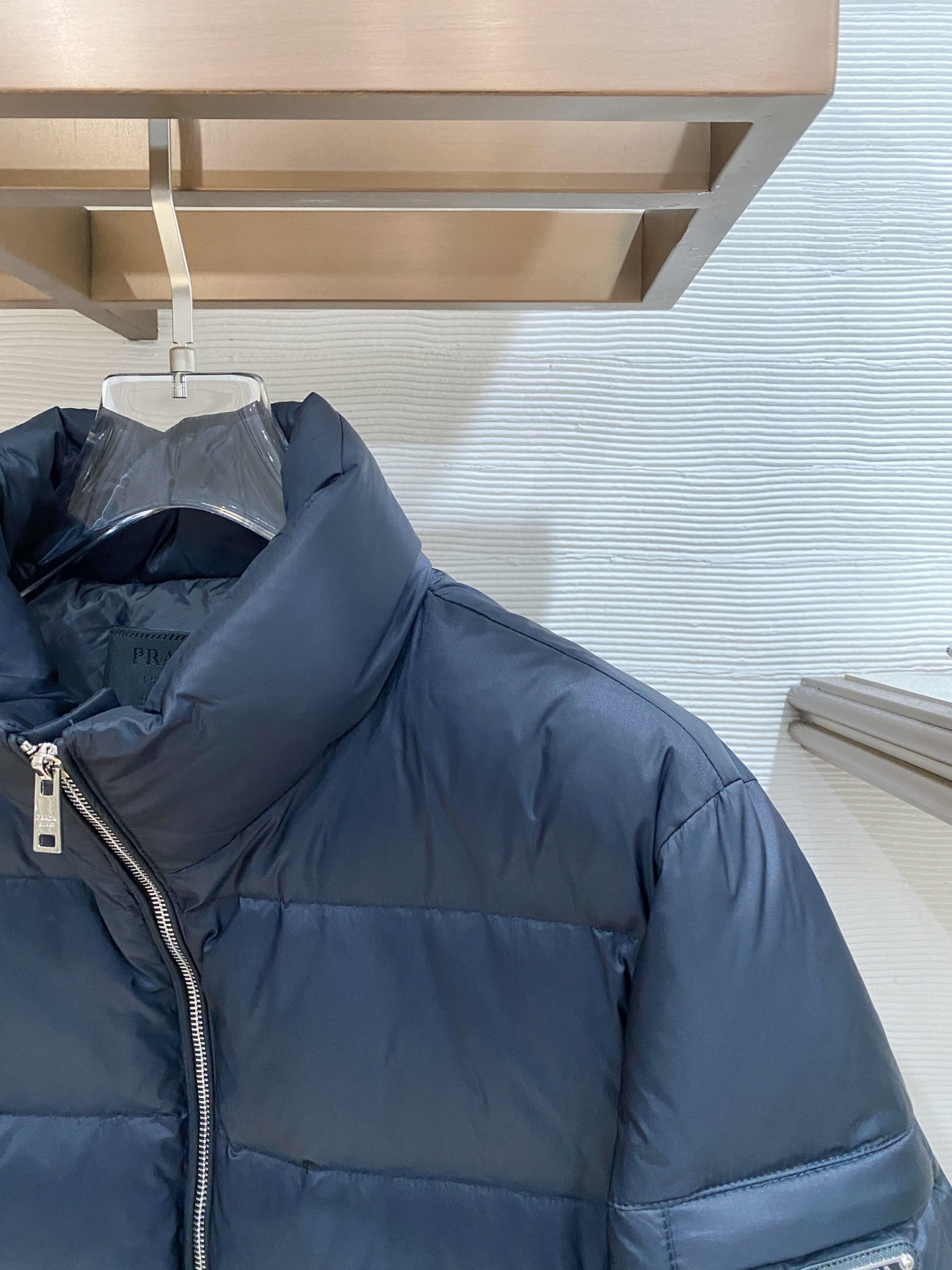 。PRADA** 2025秋冬新款🆕羽绒服 原版1:1订制五金配件全进口原版定制 欢迎专柜对比 绝对的高