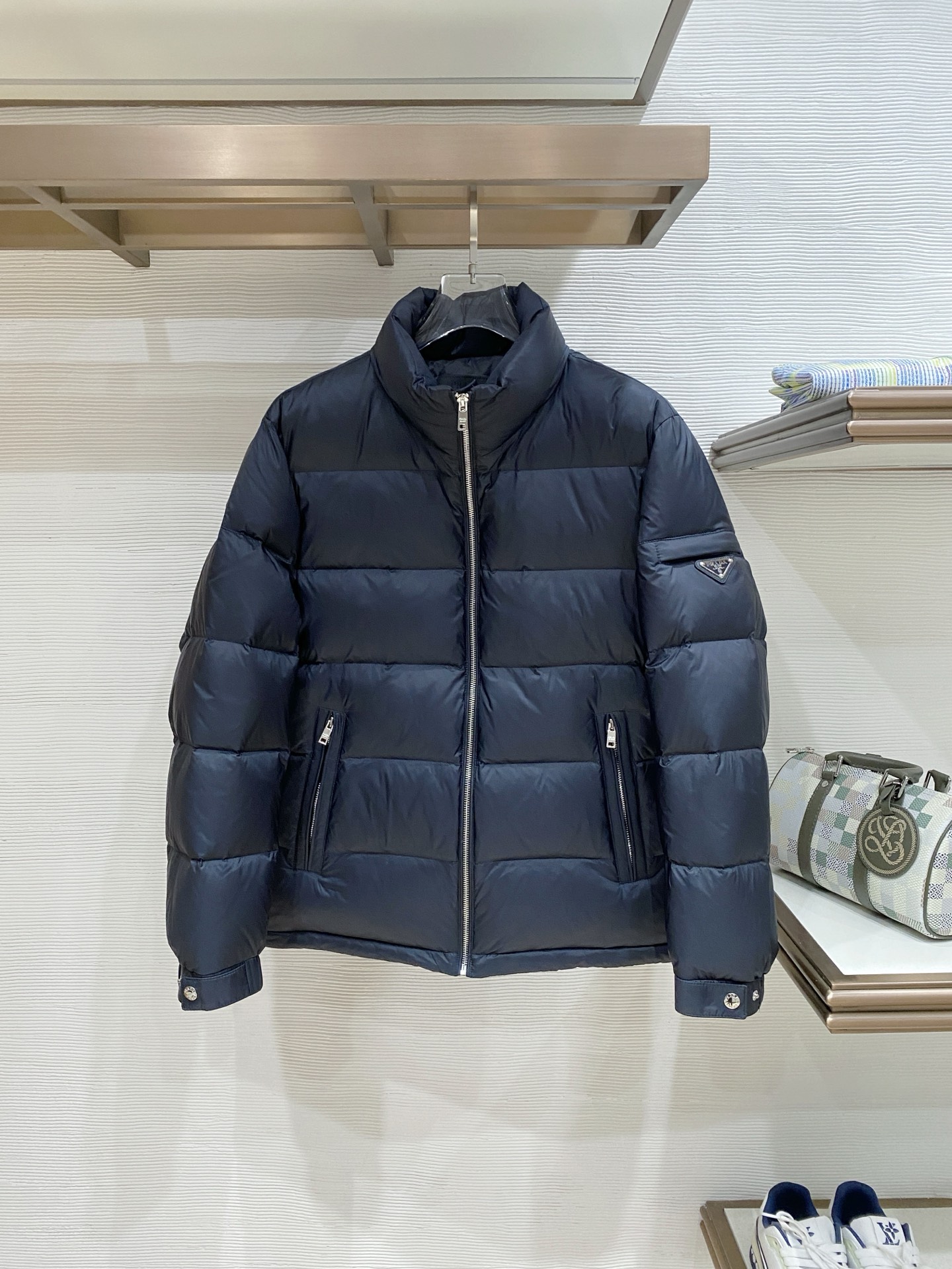 。PRADA** 2025秋冬新款🆕羽绒服 原版1:1订制五金配件全进口原版定制 欢迎专柜对比 绝对的高