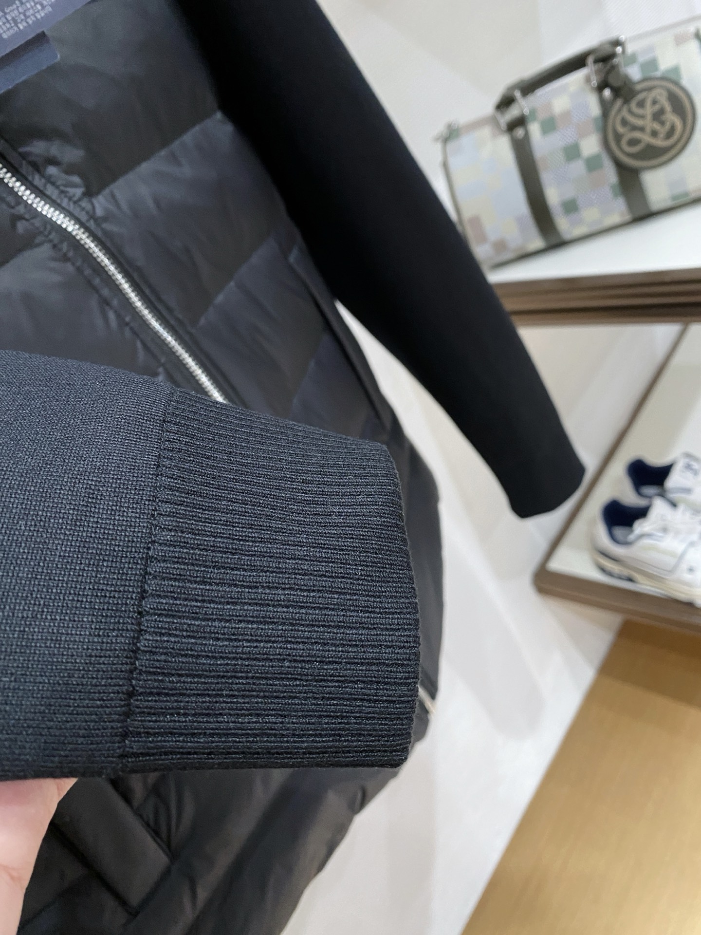 。 羽绒服 Prada 普拉达 25秋冬时尚连帽针织袖轻薄羽绒内冲80g-90白鸭绒，轻薄有型，上身不臃