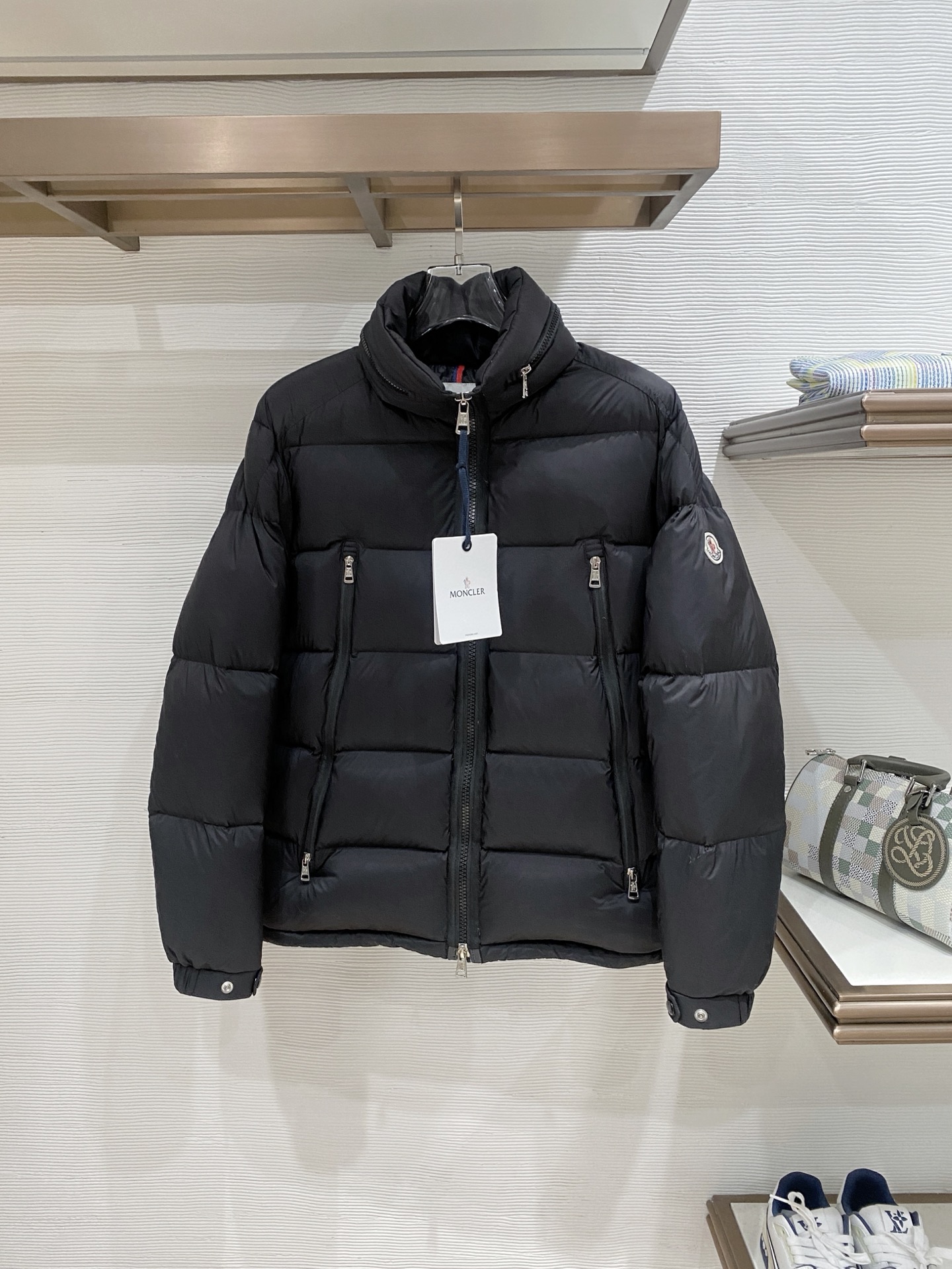 。特级羽绒⬆️Moncler Matte Black 120欧洲限定款冬季短款男士羽绒服夹克外套.此款男