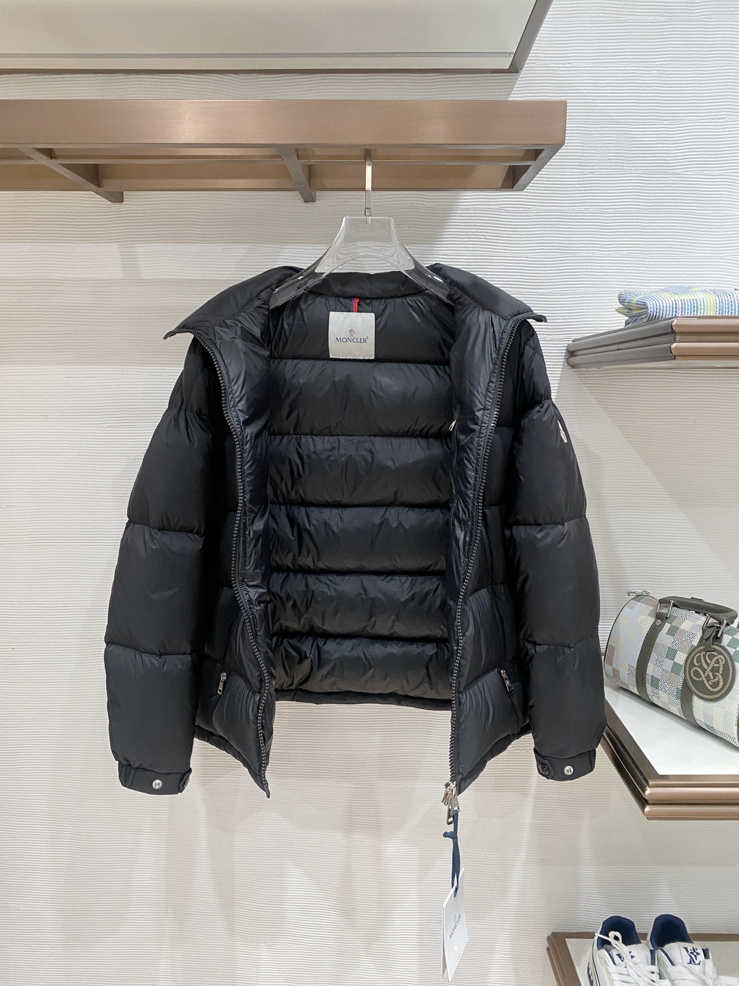 。特级羽绒⬆️Moncler Matte Black 120欧洲限定款冬季短款男士羽绒服夹克外套.此款男