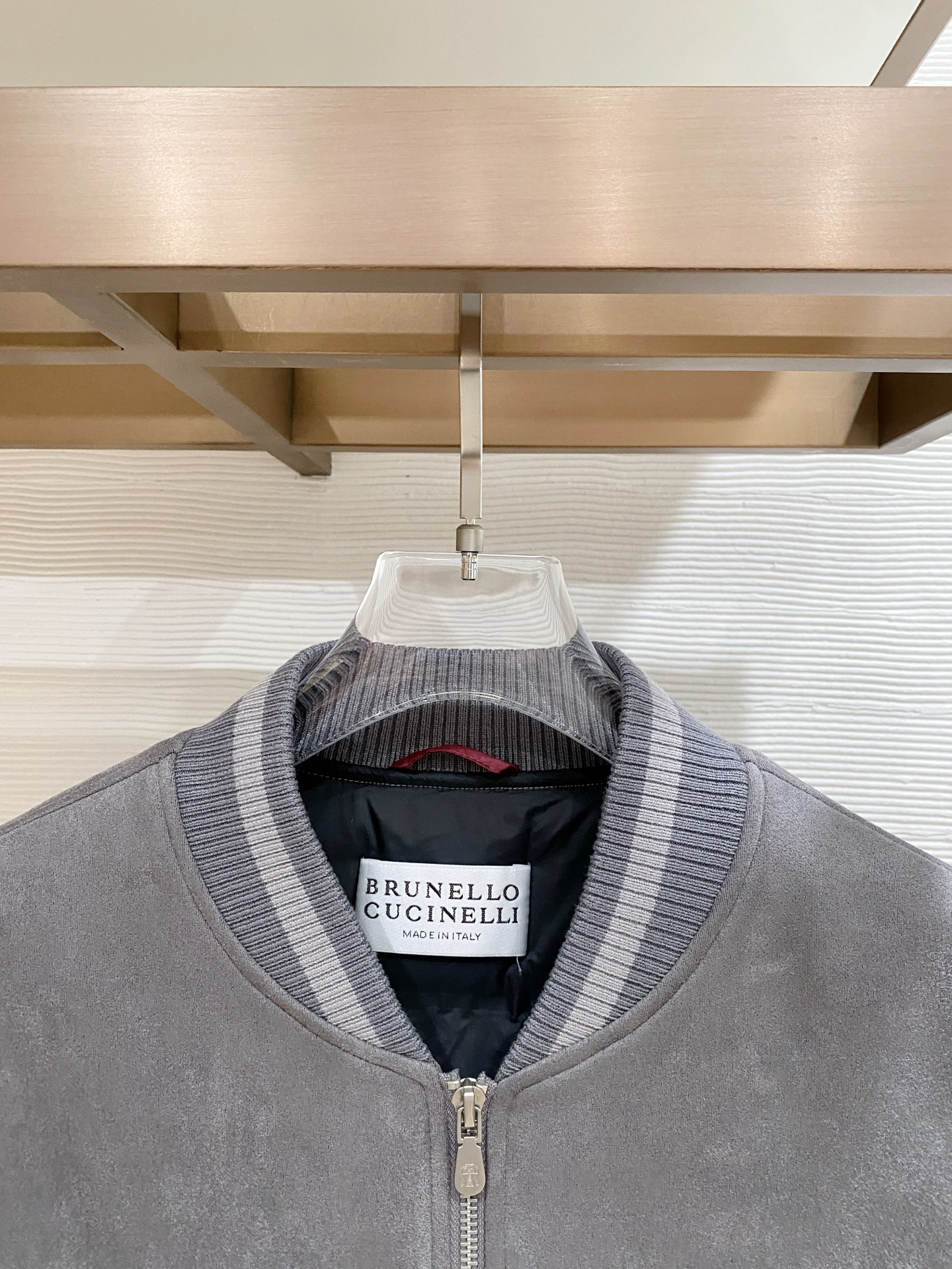 。 Brunello Cucinelli/布鲁内洛·库奇内利 2025秋冬新款麂皮拼针织羽绒服外套经典且