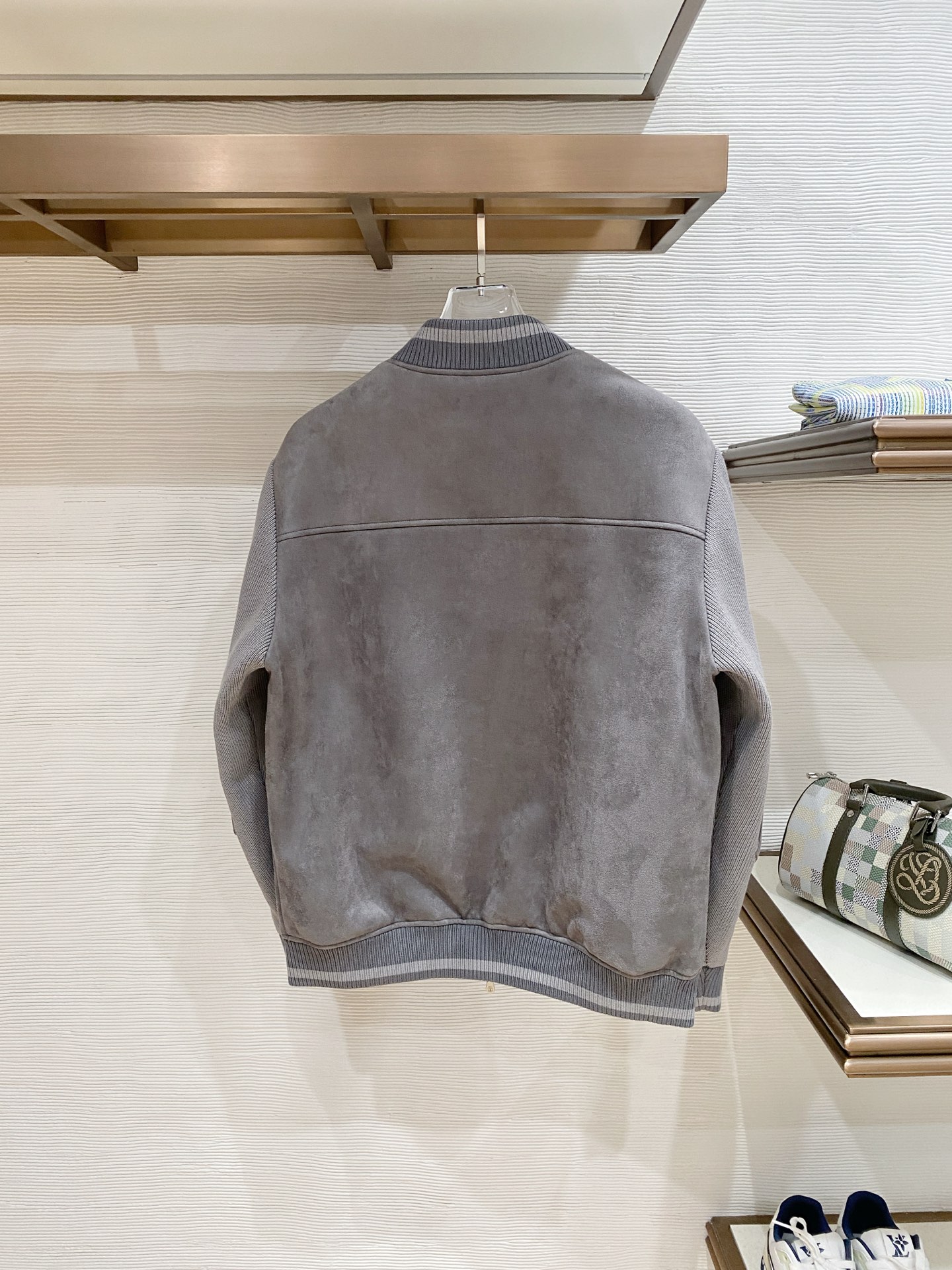 。 Brunello Cucinelli/布鲁内洛·库奇内利 2025秋冬新款麂皮拼针织羽绒服外套经典且