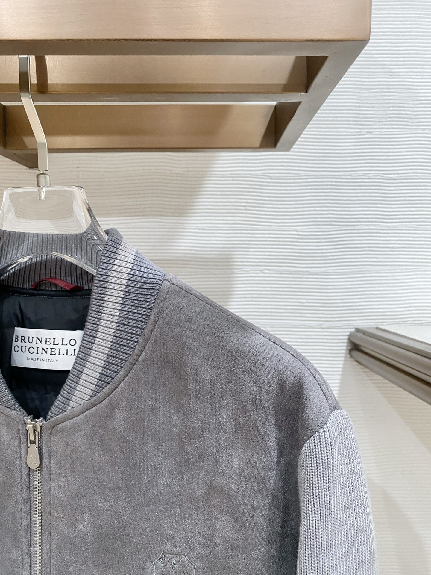 。 Brunello Cucinelli/布鲁内洛·库奇内利 2025秋冬新款麂皮拼针织羽绒服外套经典且